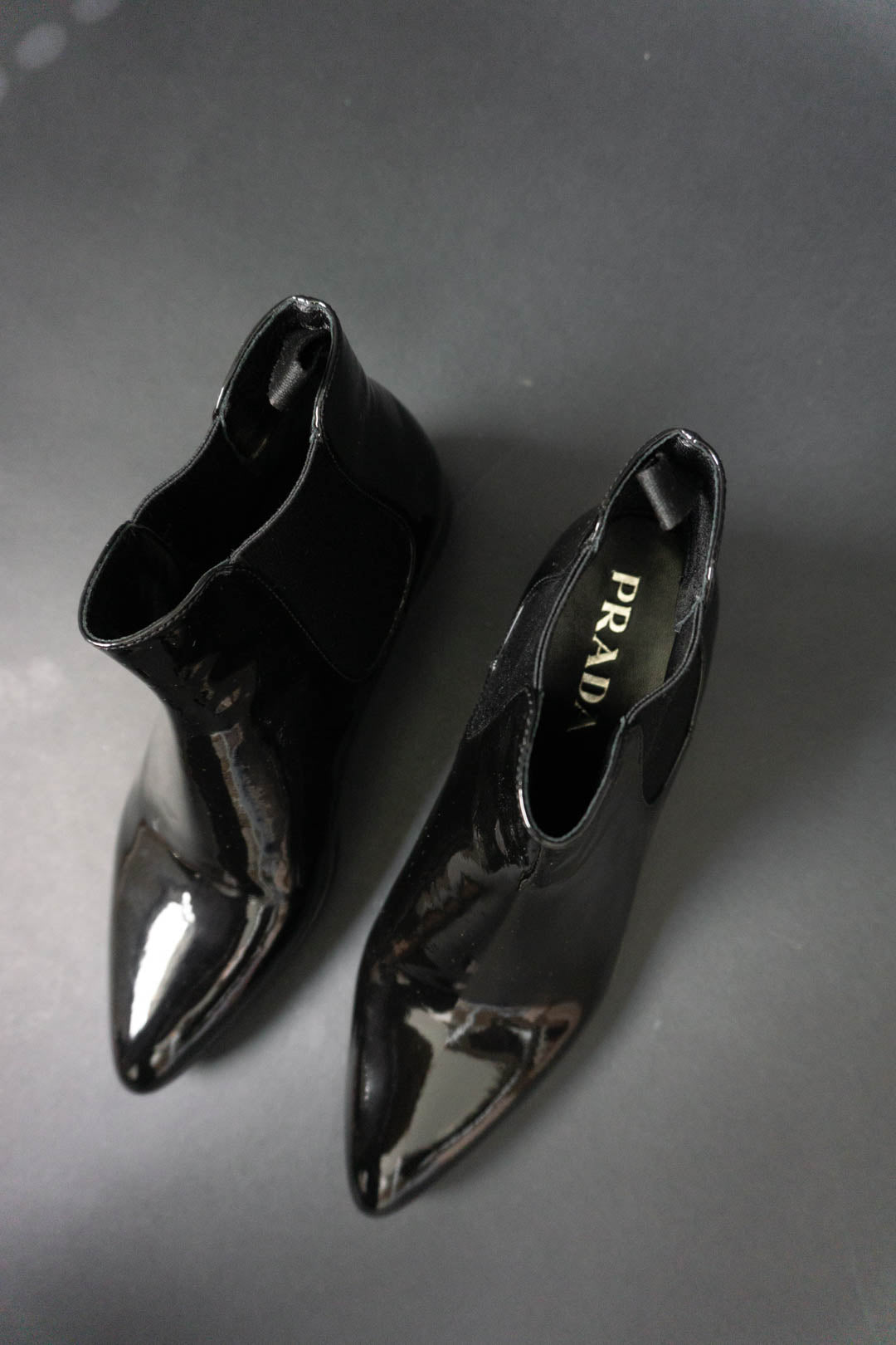 PRADA Chelsea Boots, Lack, 38