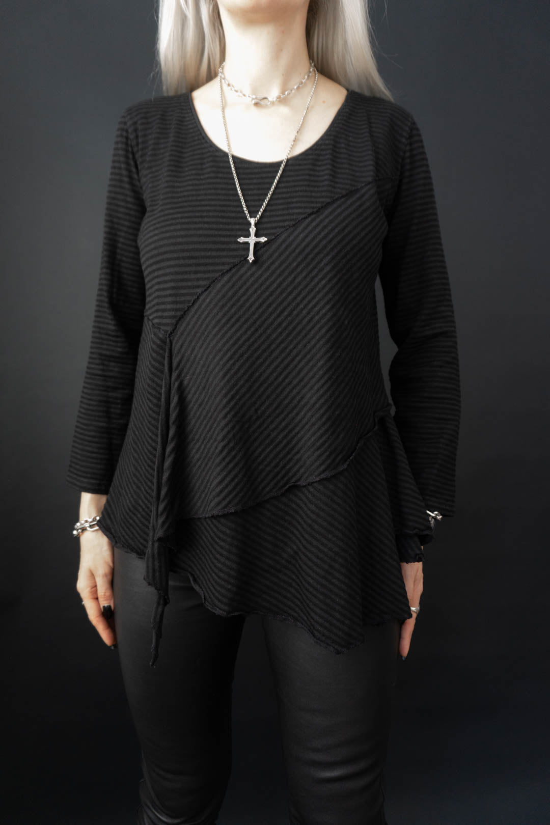 Longsleeve asymmetrical striped