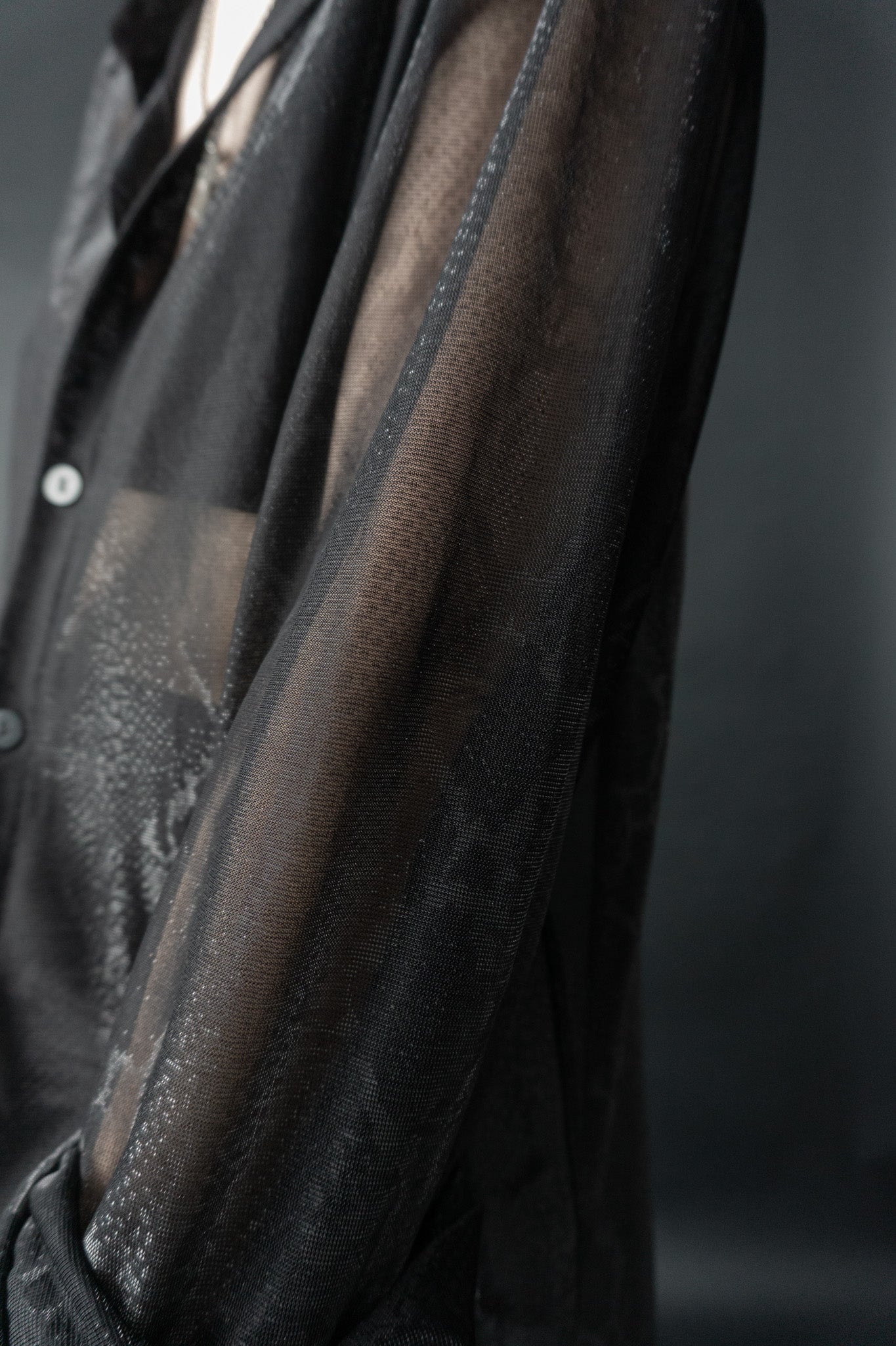 Schwarze transparente Vintage-Bluse mit Schlangenmuster – 80s Sheer Statement Piece von theplaincircle vintage
