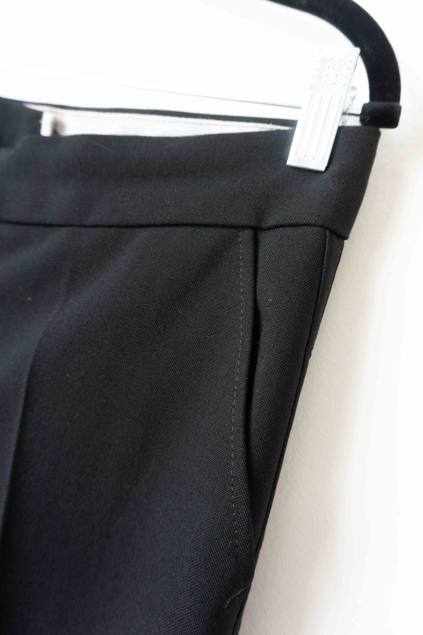 Vintage schwarze Bundfaltenhose aus Wolle – klassische Anzughose mit ausgestelltem Bein, L theplaincircle vintage