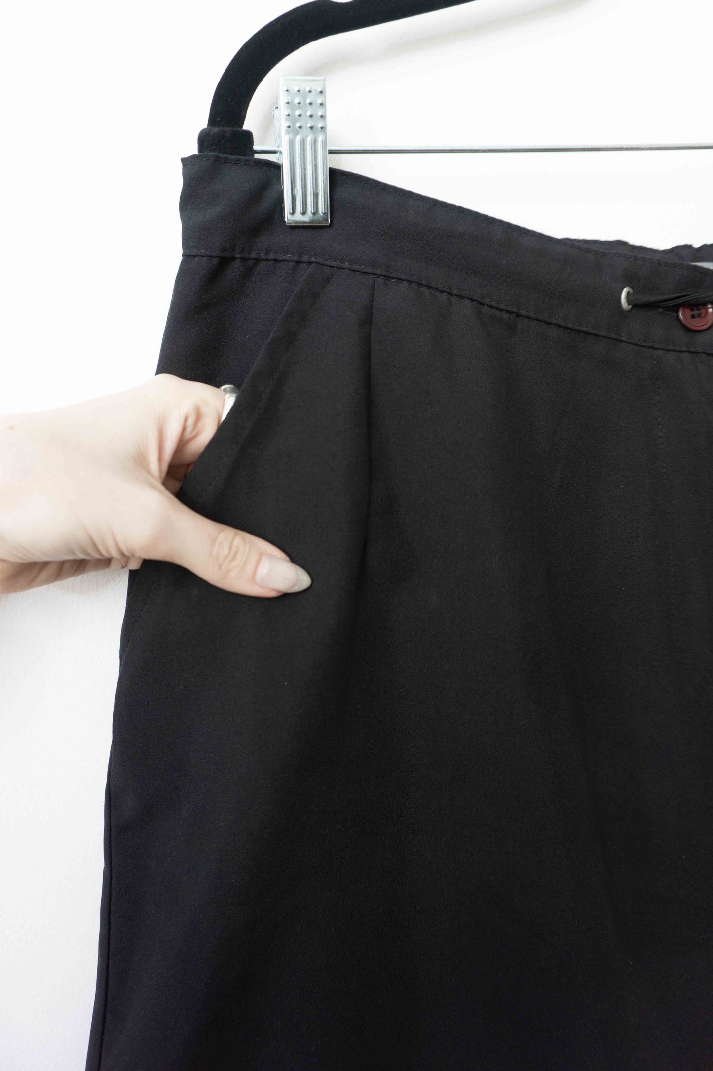 Schwarze Vintage Shorts mit Kordelbund – leichte Sommer Shorts, L theplaincircle vintage