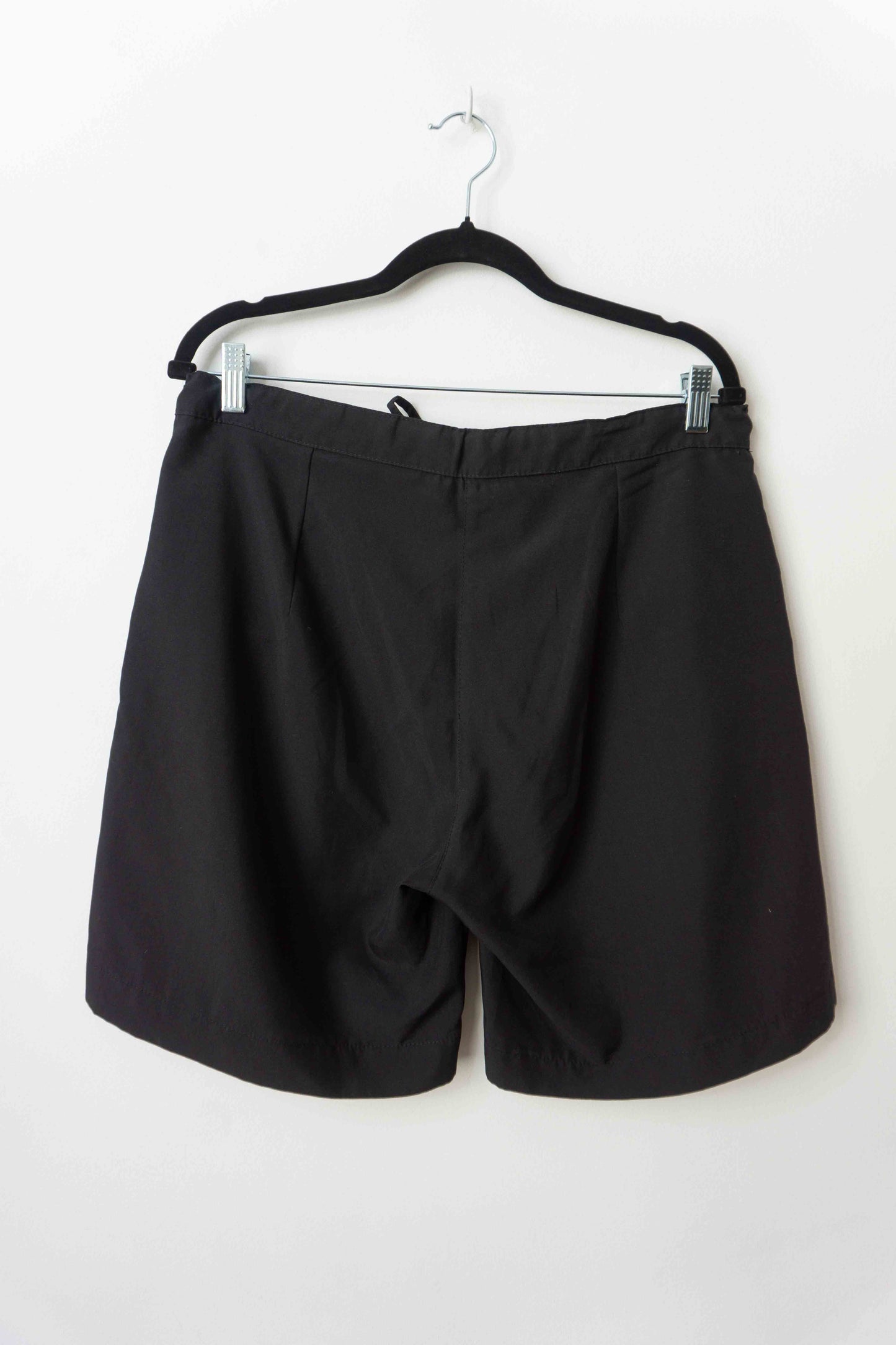 Schwarze Vintage Shorts mit Kordelbund – leichte Sommer Shorts, L theplaincircle vintage