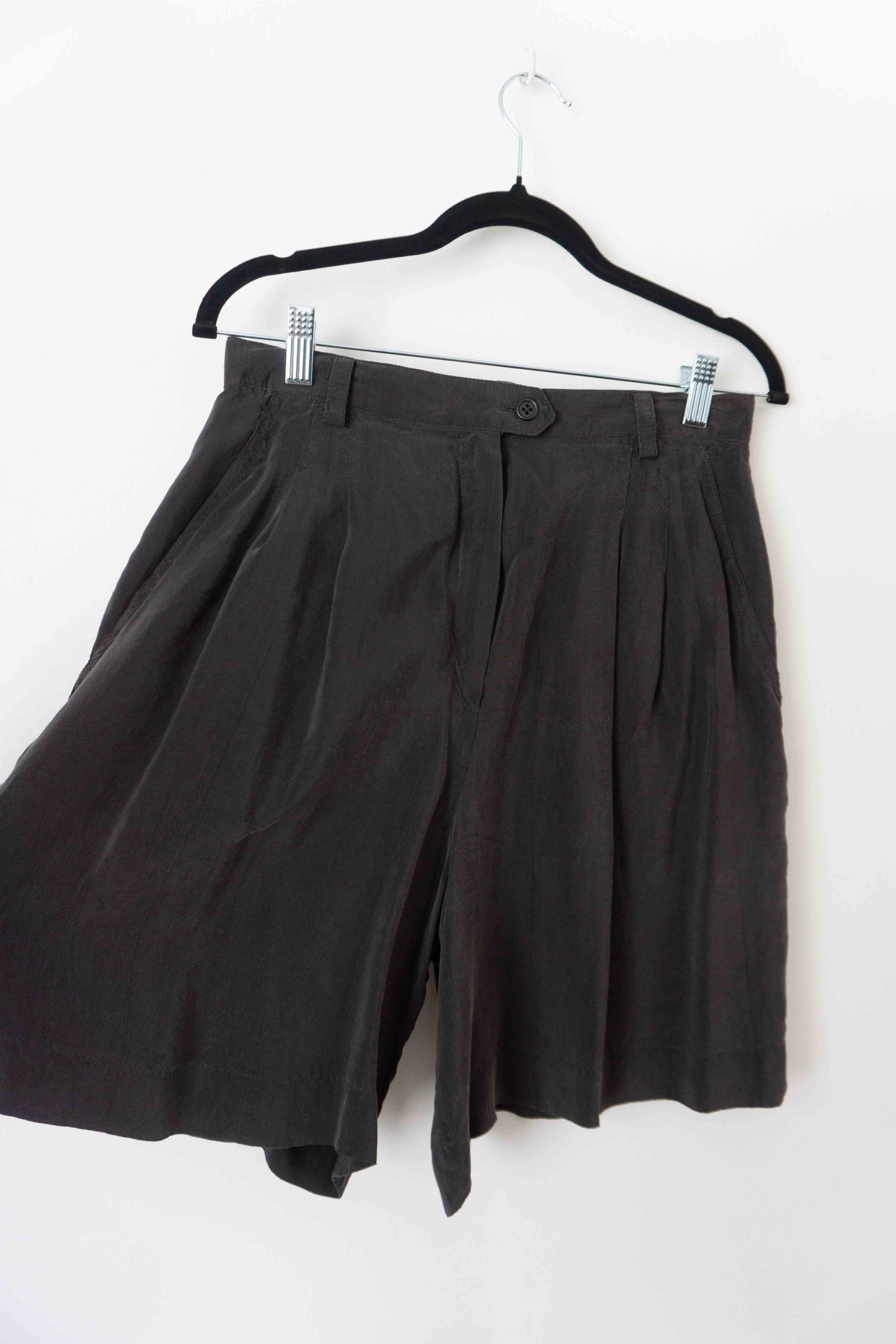 Vintage Seidenshorts Bermuda, Schwarz, S–M theplaincircle vintage