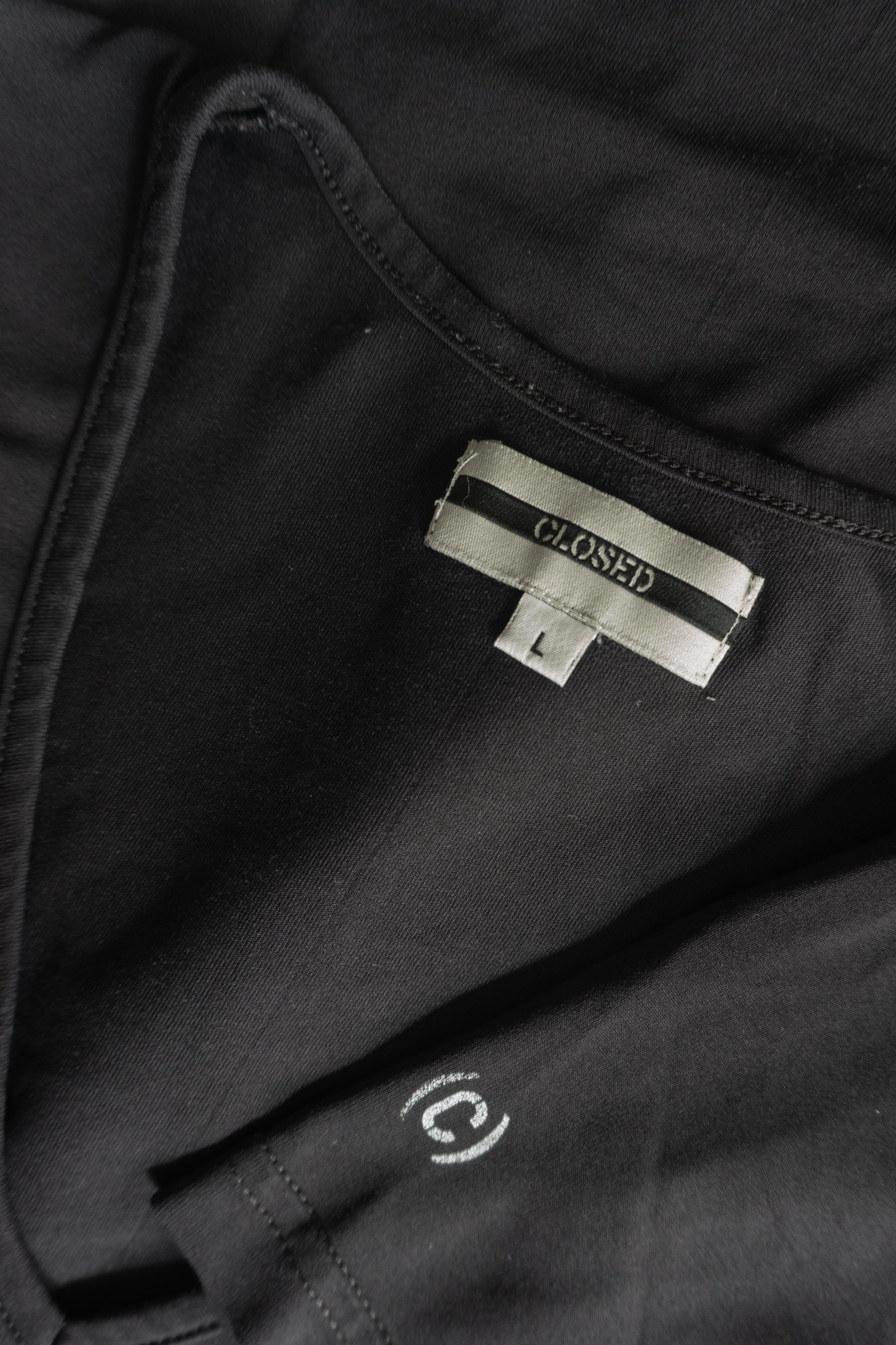 Closed T-Shirt schwarz – 90s Basic Shirt mit V-Ausschnitt, S–M theplaincircle vintage