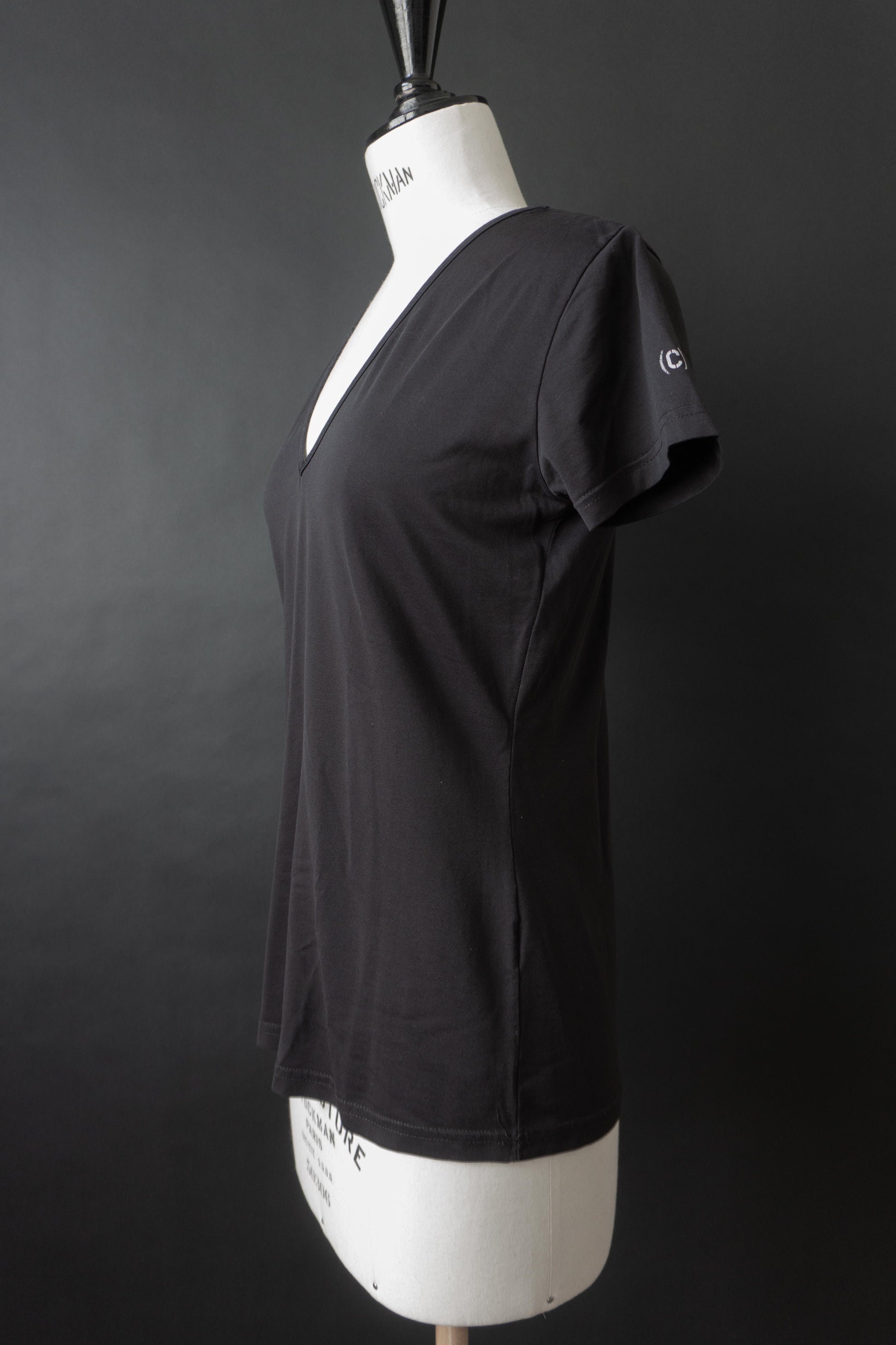 Closed T-Shirt schwarz – 90s Basic Shirt mit V-Ausschnitt, S–M theplaincircle vintage