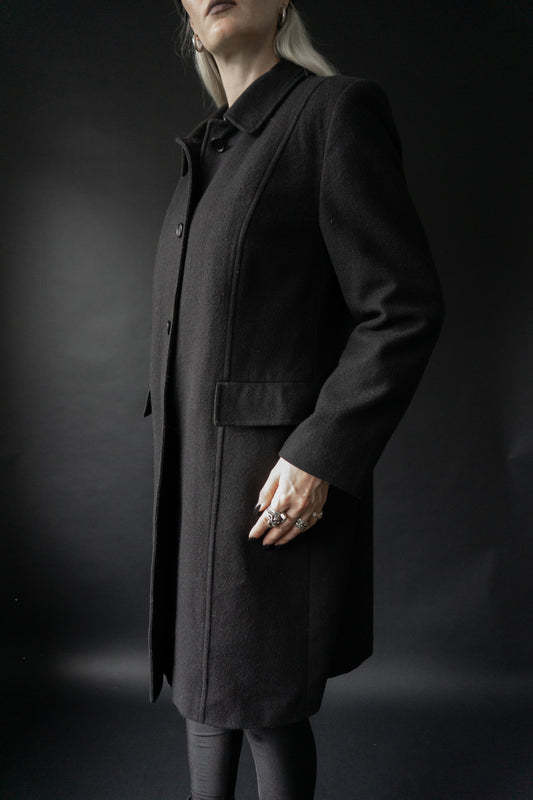 schwarzer Vintage Wollmantel Damen – minimalistischer Wintermantel