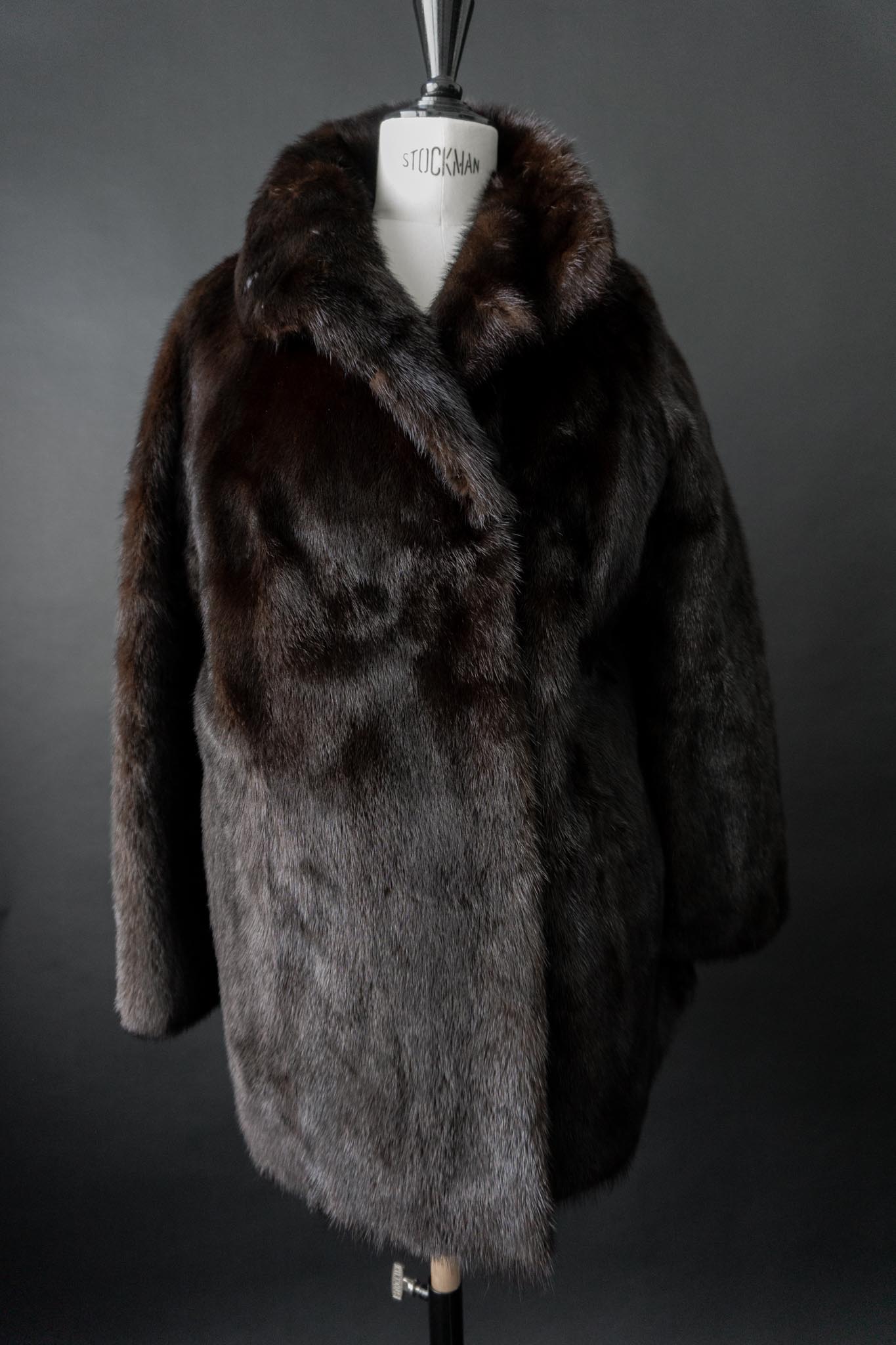 Vintage SAGA Mink Nerzmantel in dunklem Braun – Luxus-Fellmantel