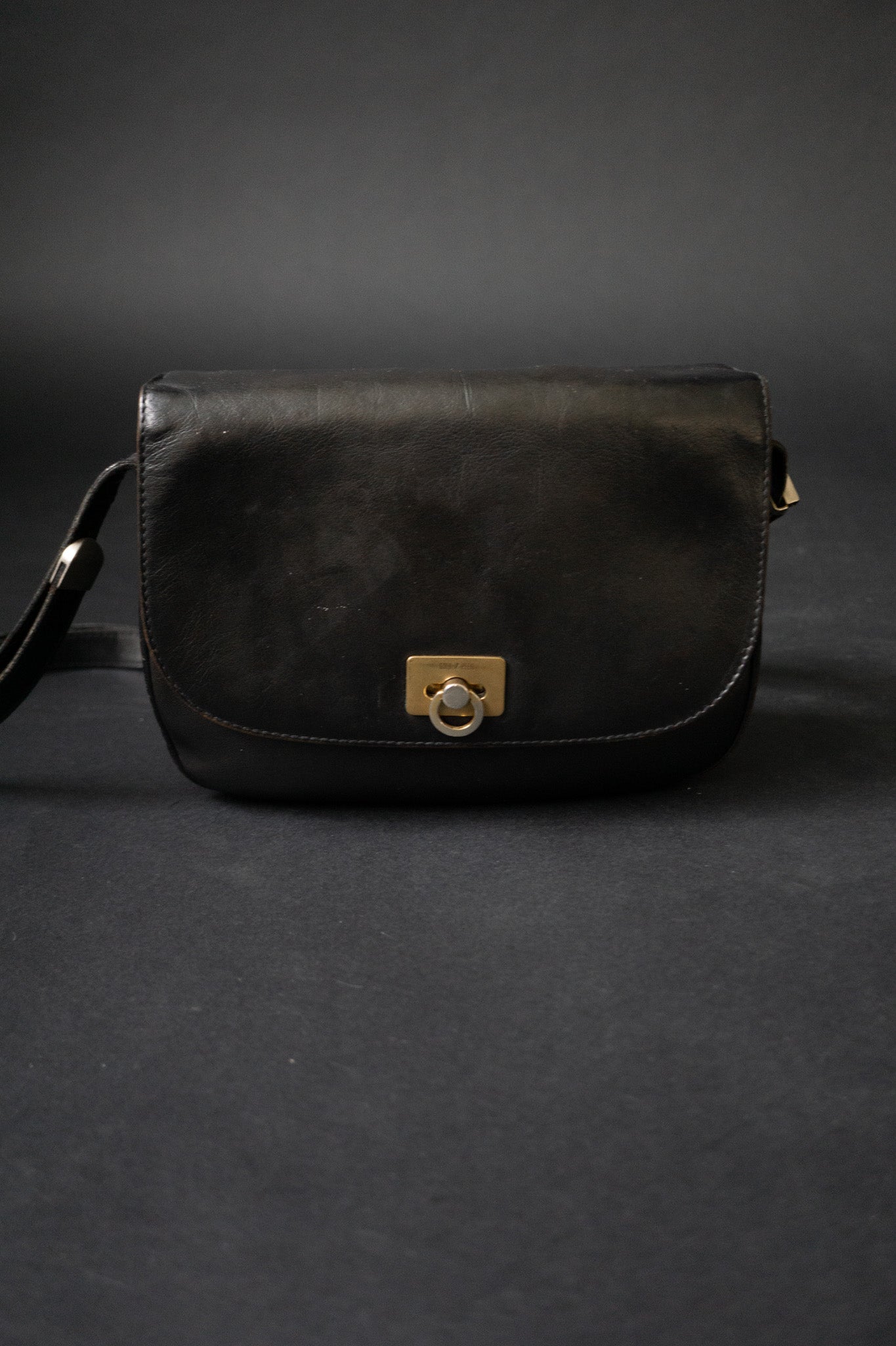 Goldpfeil Tasche Schwarz