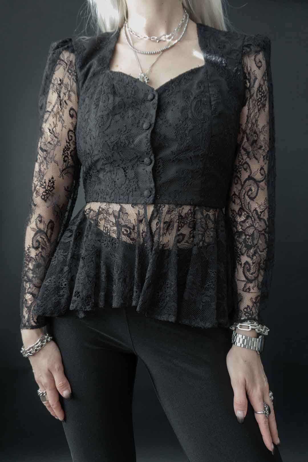 Vintage 80s Spitzenbluse mit Herz-Ausschnitt & Schößchen | Gothic Romance, S–M