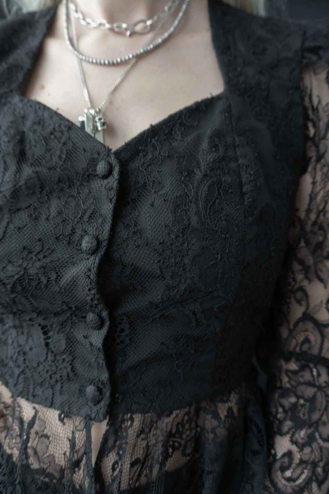 Vintage 80s Spitzenbluse mit Herz-Ausschnitt & Schößchen | Gothic Romance, S–M