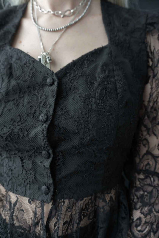 Vintage 80s Spitzenbluse mit Herz-Ausschnitt & Schößchen | Gothic Romance, S–M
