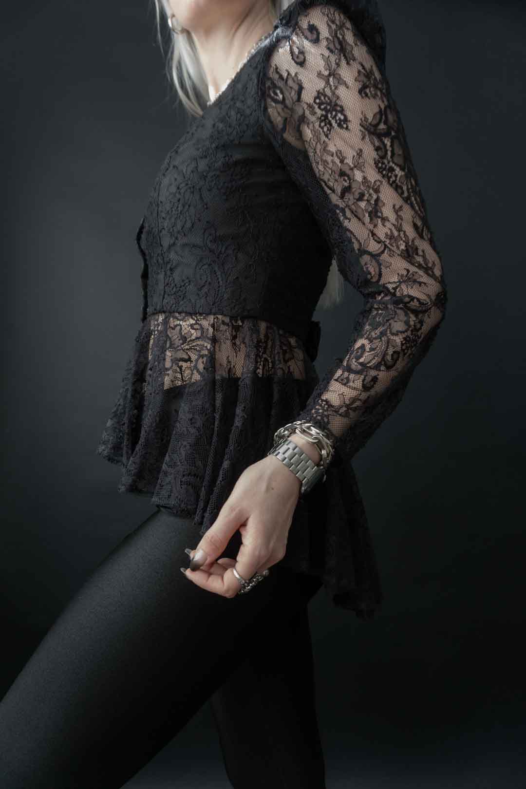 Vintage 80s Spitzenbluse mit Herz-Ausschnitt & Schößchen | Gothic Romance, S–M