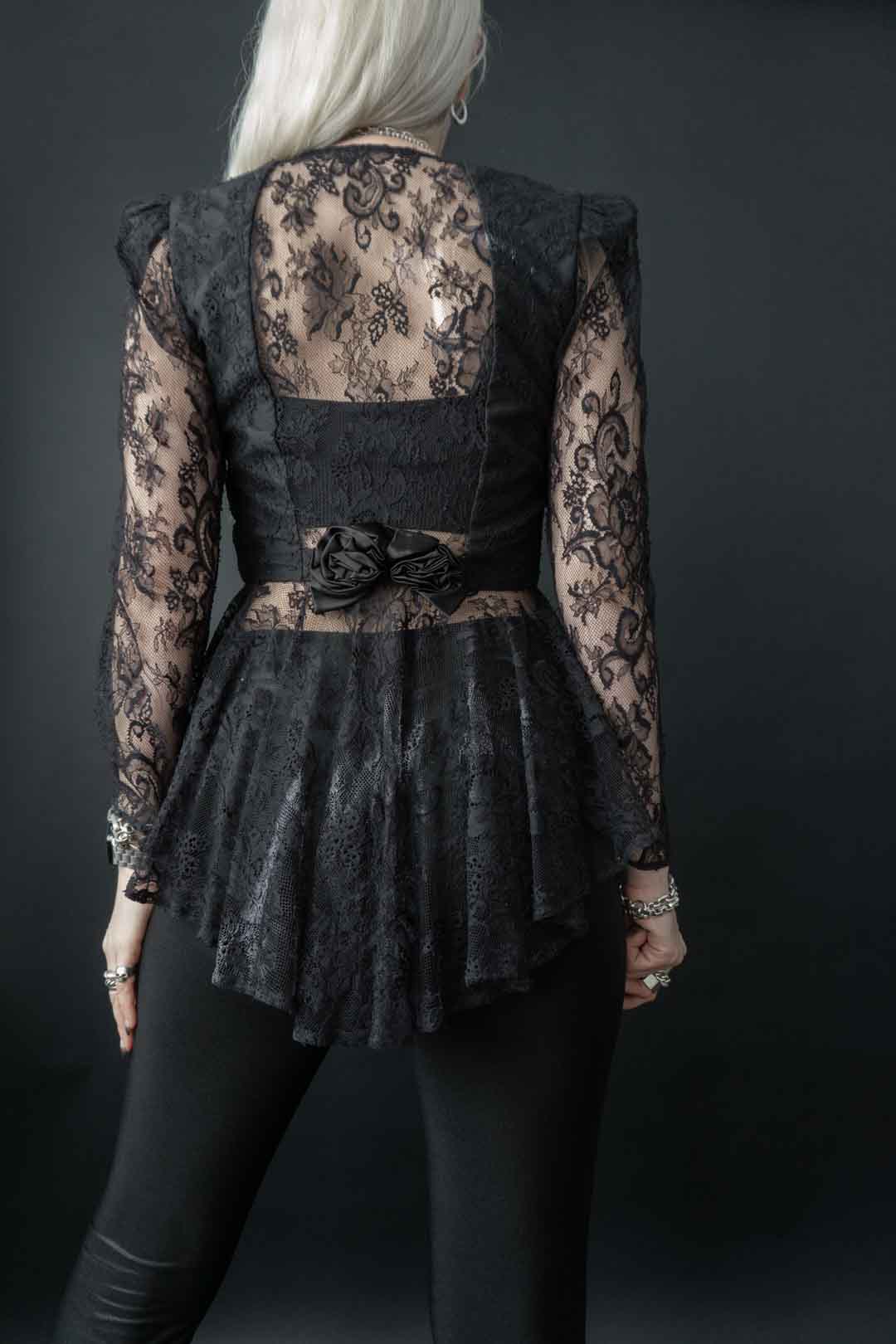 Vintage 80s Spitzenbluse mit Herz-Ausschnitt & Schößchen | Gothic Romance, S–M
