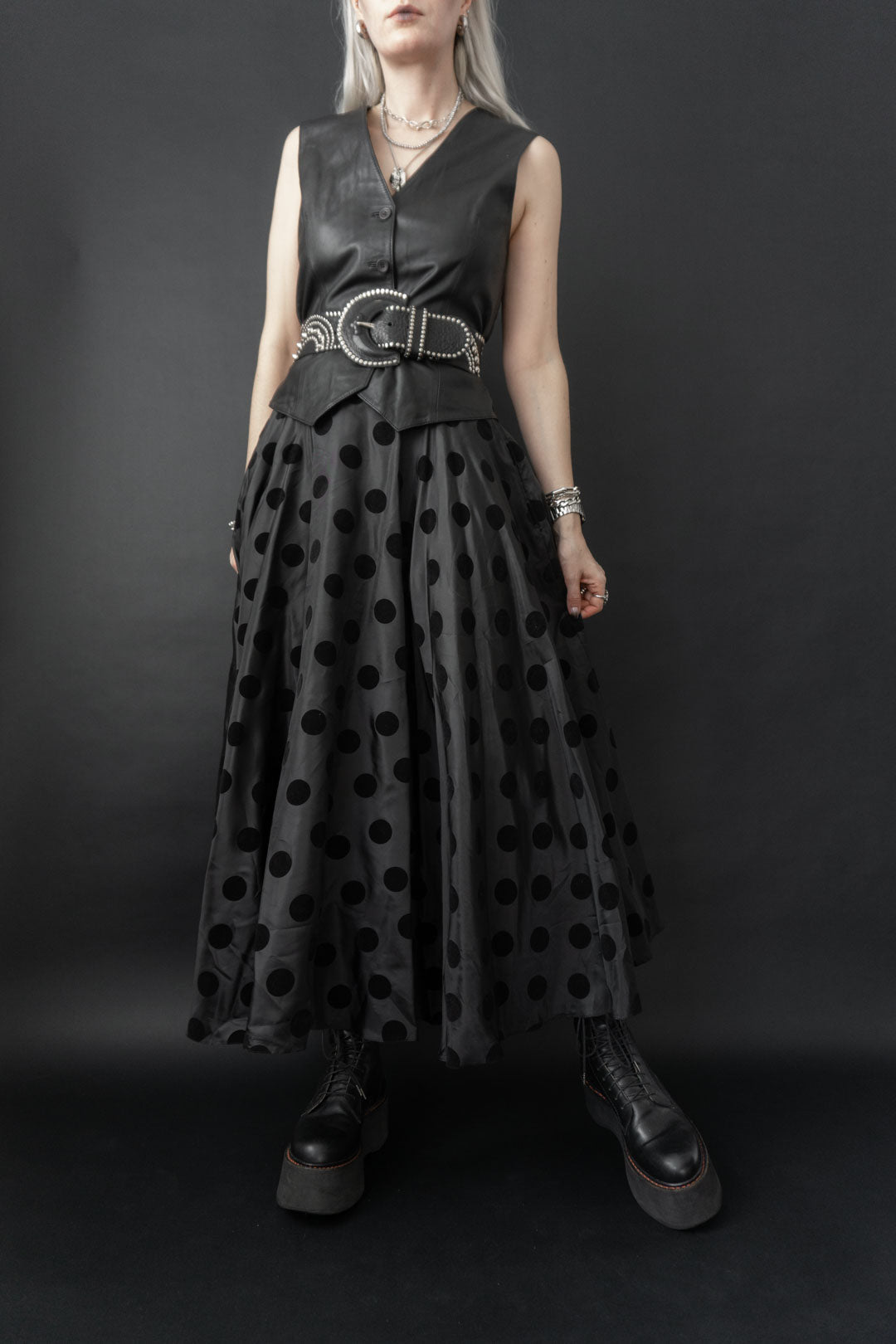 Vintage Nieten Gürtel, Leder, S–M theplaincircle vintage