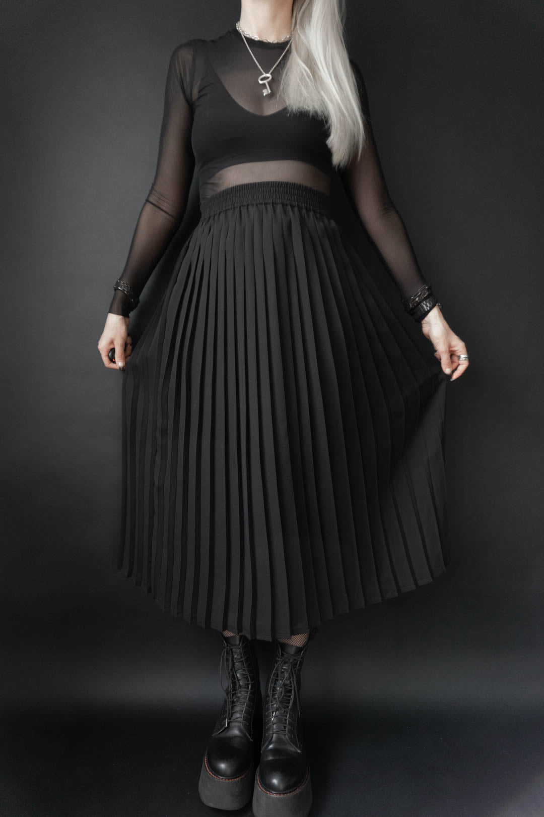 Pleated skirt, black, S–M