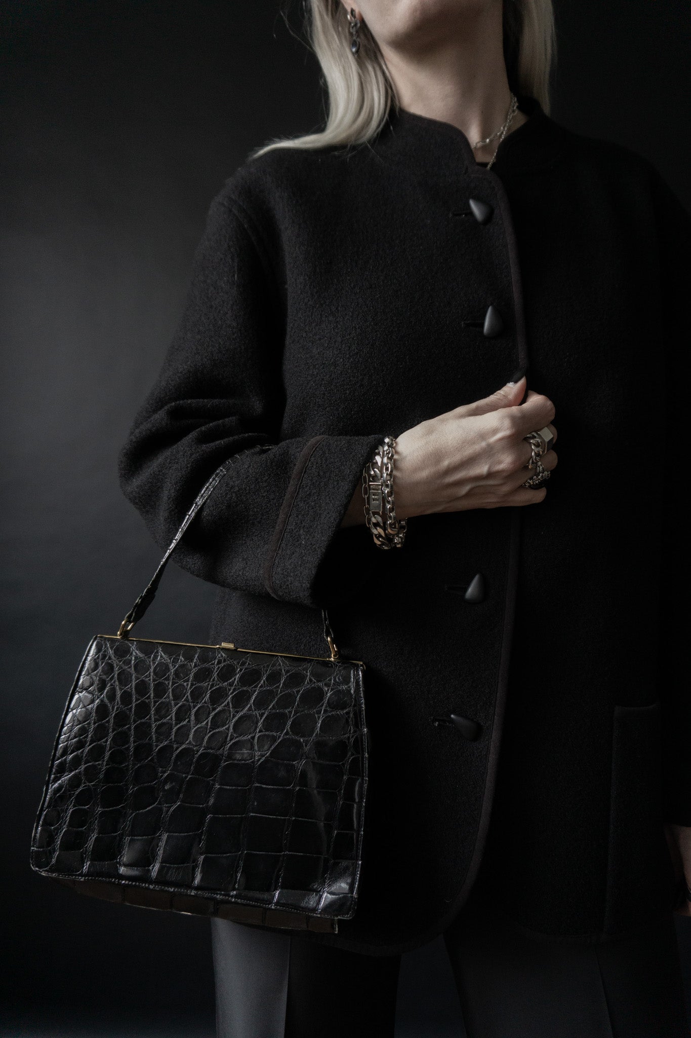 Vintage bag in black with crocodile embossing – 60s elegance