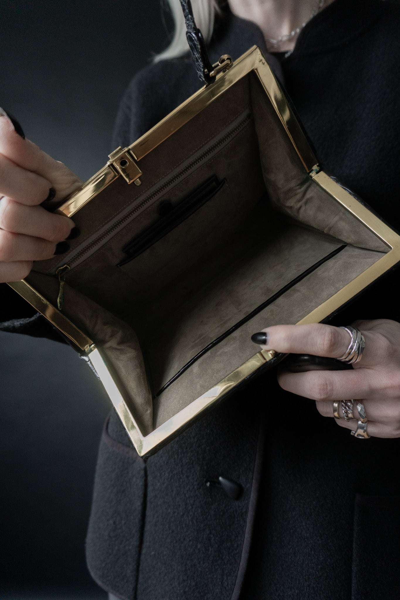 Vintage bag in black with crocodile embossing – 60s elegance