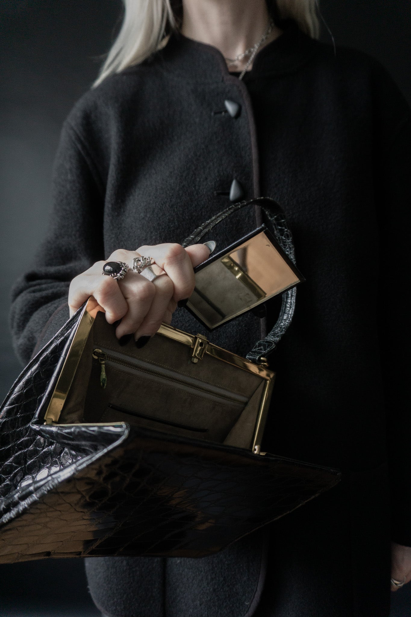 Vintage bag in black with crocodile embossing – 60s elegance