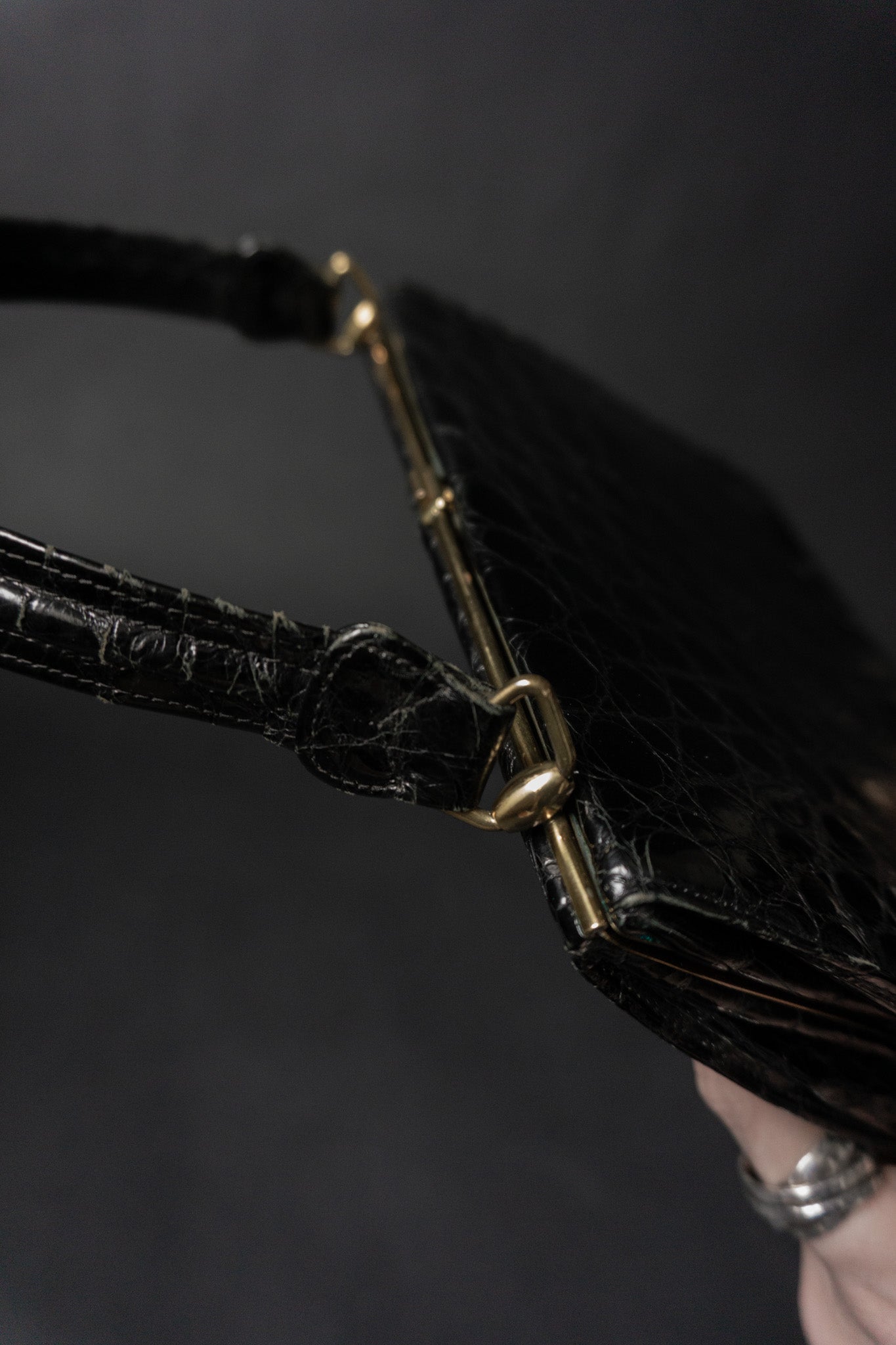 Vintage bag in black with crocodile embossing – 60s elegance