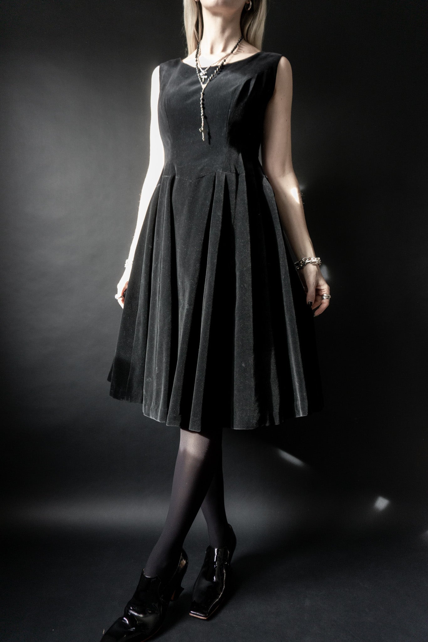 Vintage 50er Jahre Kleid – Schwarzes Samtkleid mit weitem Rock