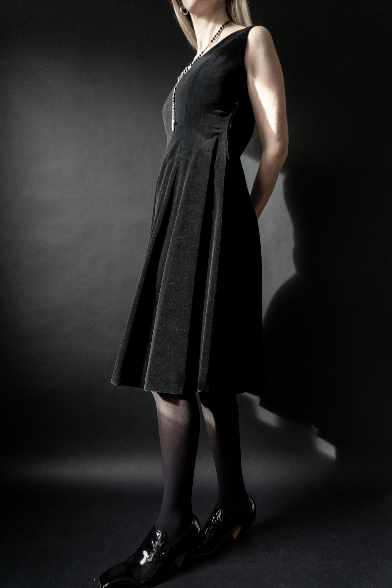 Vintage 50er Jahre Kleid – Schwarzes Samtkleid mit weitem Rock