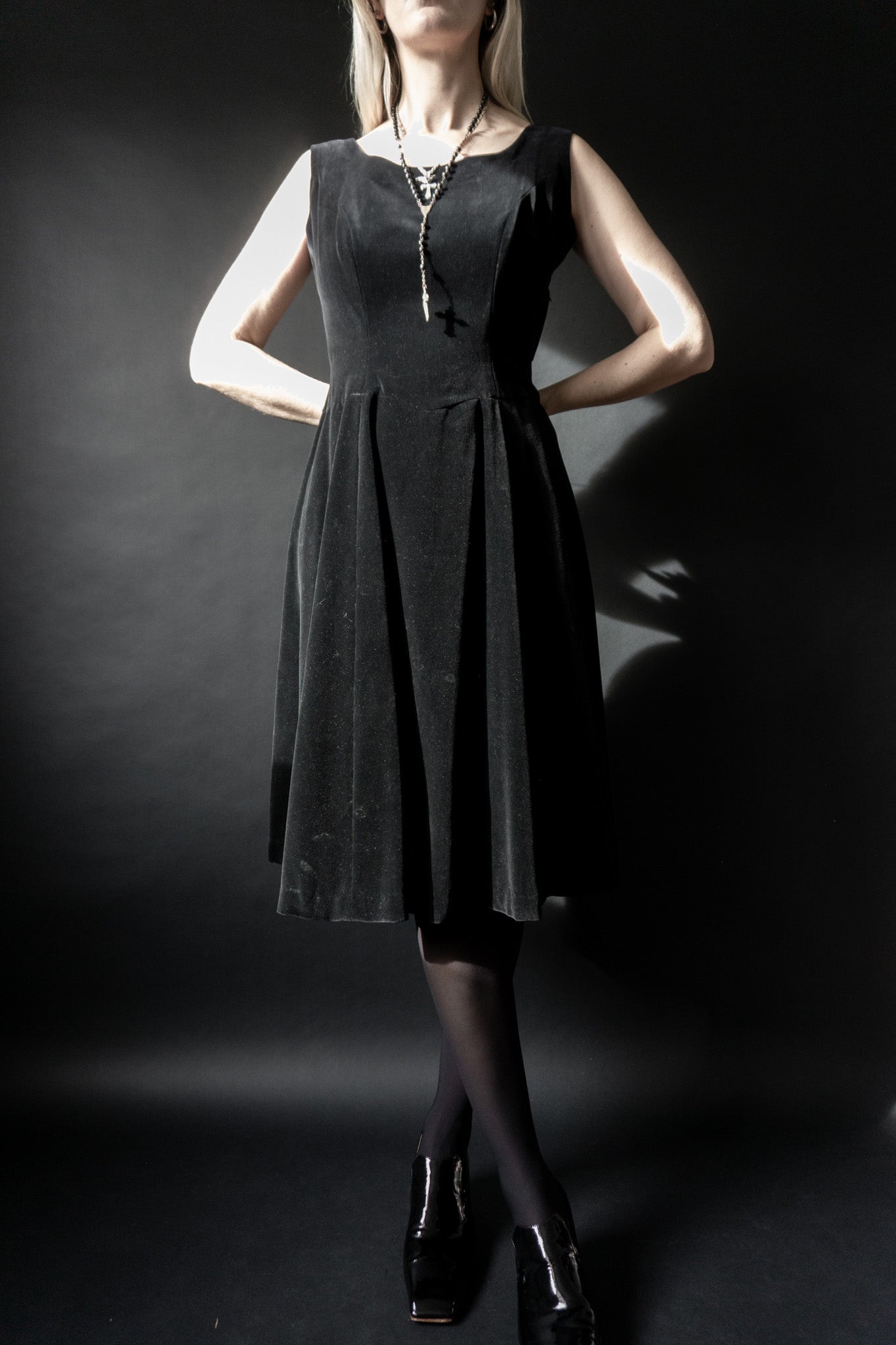 Vintage 50er Jahre Kleid – Schwarzes Samtkleid mit weitem Rock