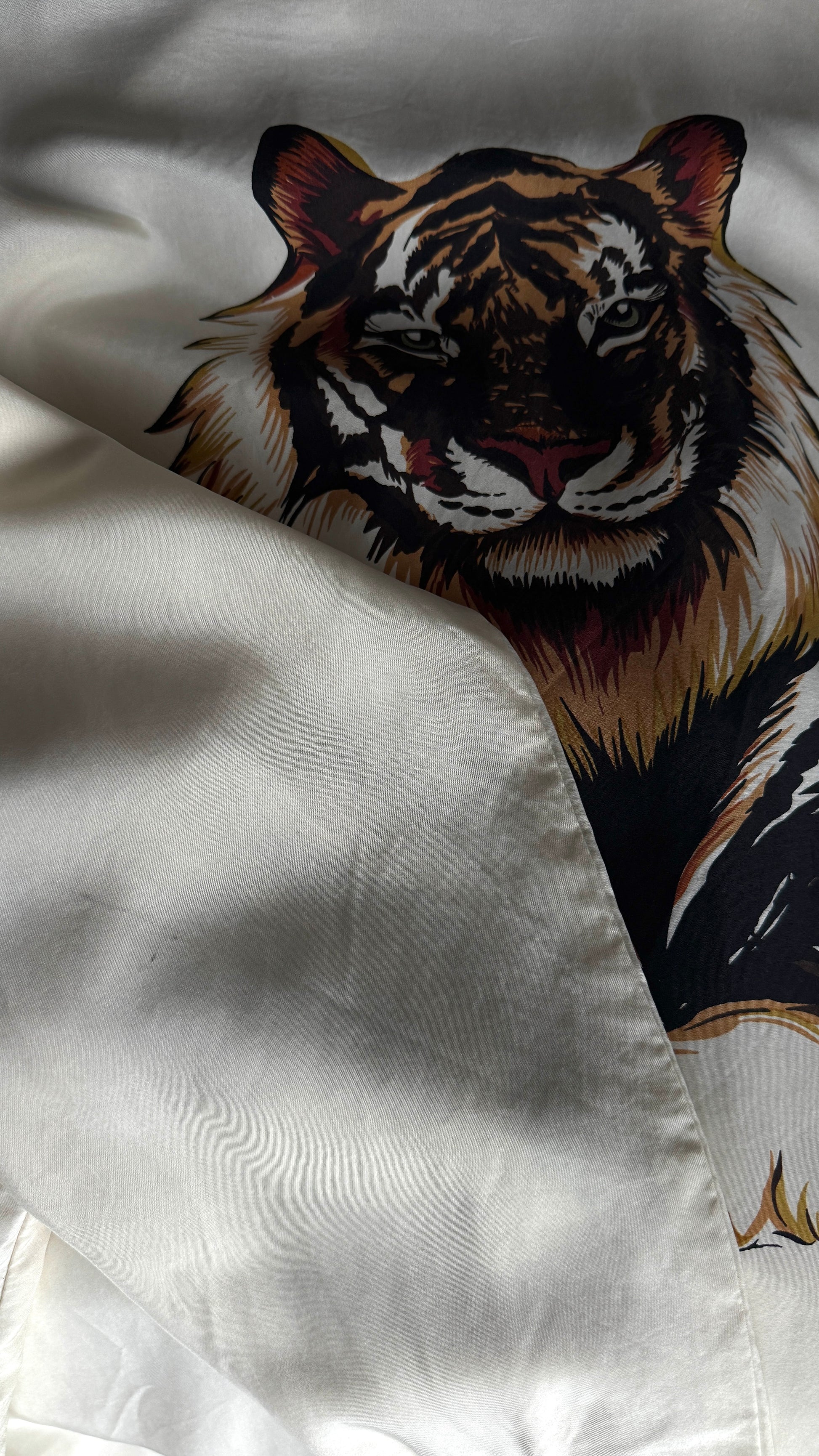 80s Vintage Bluse – Seide, Tiger, S–M theplaincircle vintage