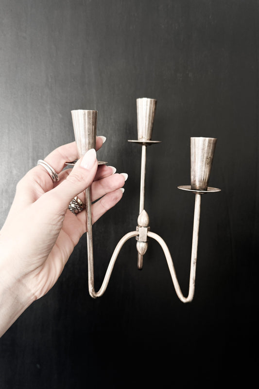 Vintage Dreiflammiger Kerzenhalter – versilbert im Art-Déco-Stil theplaincircle vintage