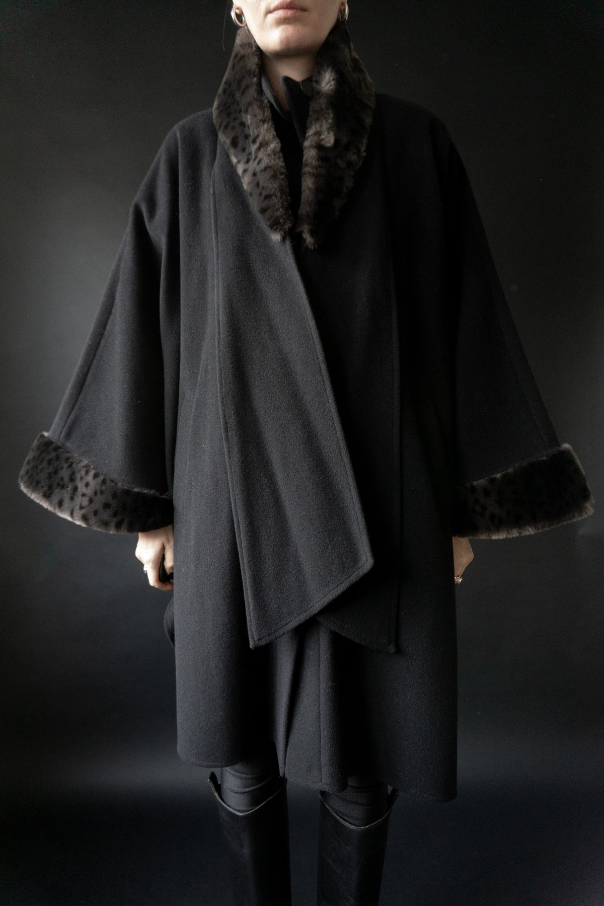 Vintage 80s Cape aus Wolle mit Kunstfellbesatz und abnehmbarem Schal, One Size