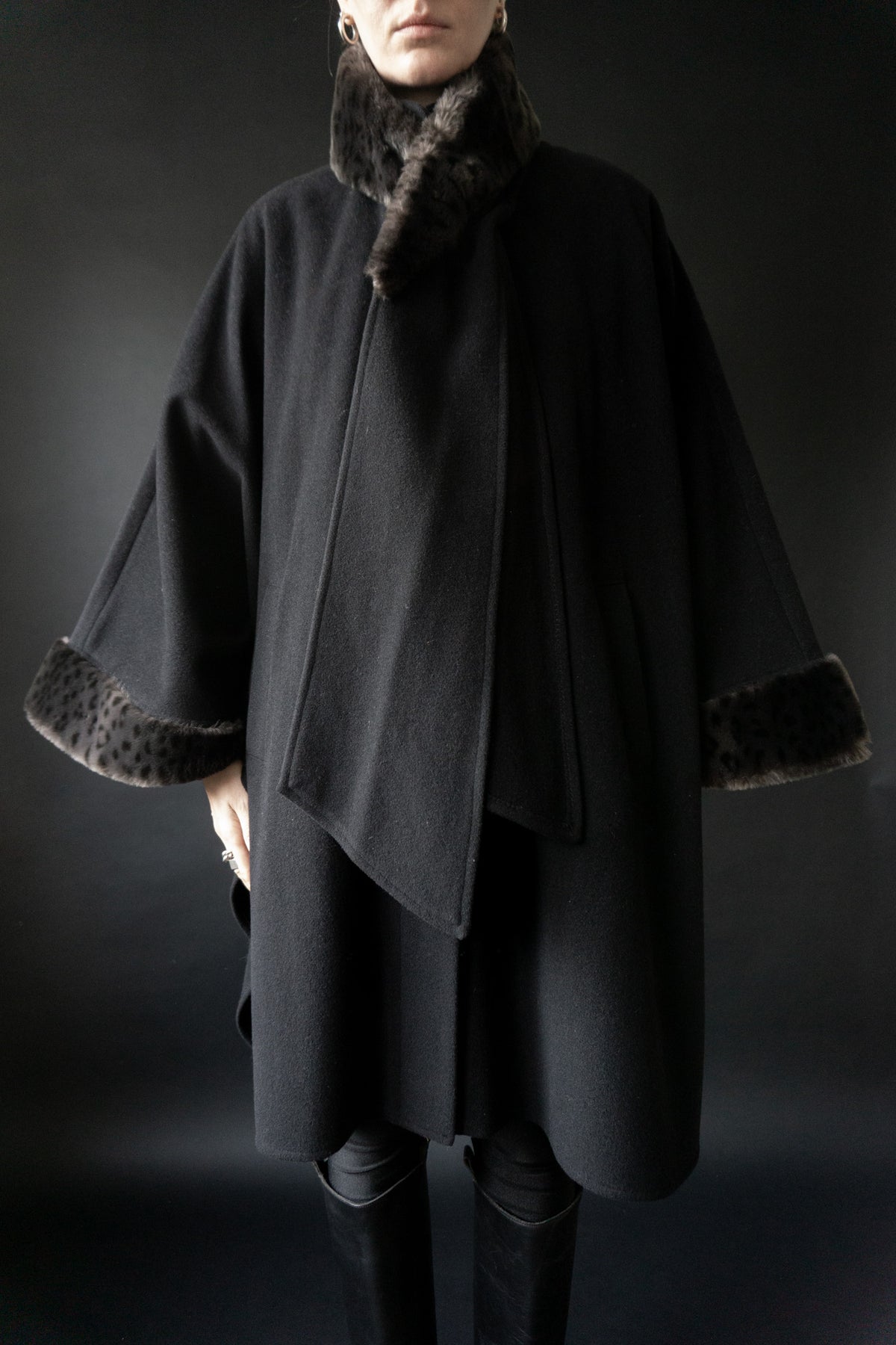 Vintage 80s Cape aus Wolle mit Kunstfellbesatz und abnehmbarem Schal, One Size