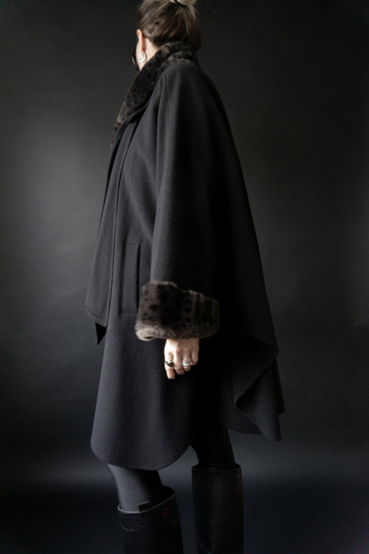 Vintage 80s Cape aus Wolle mit Kunstfellbesatz und abnehmbarem Schal, One Size