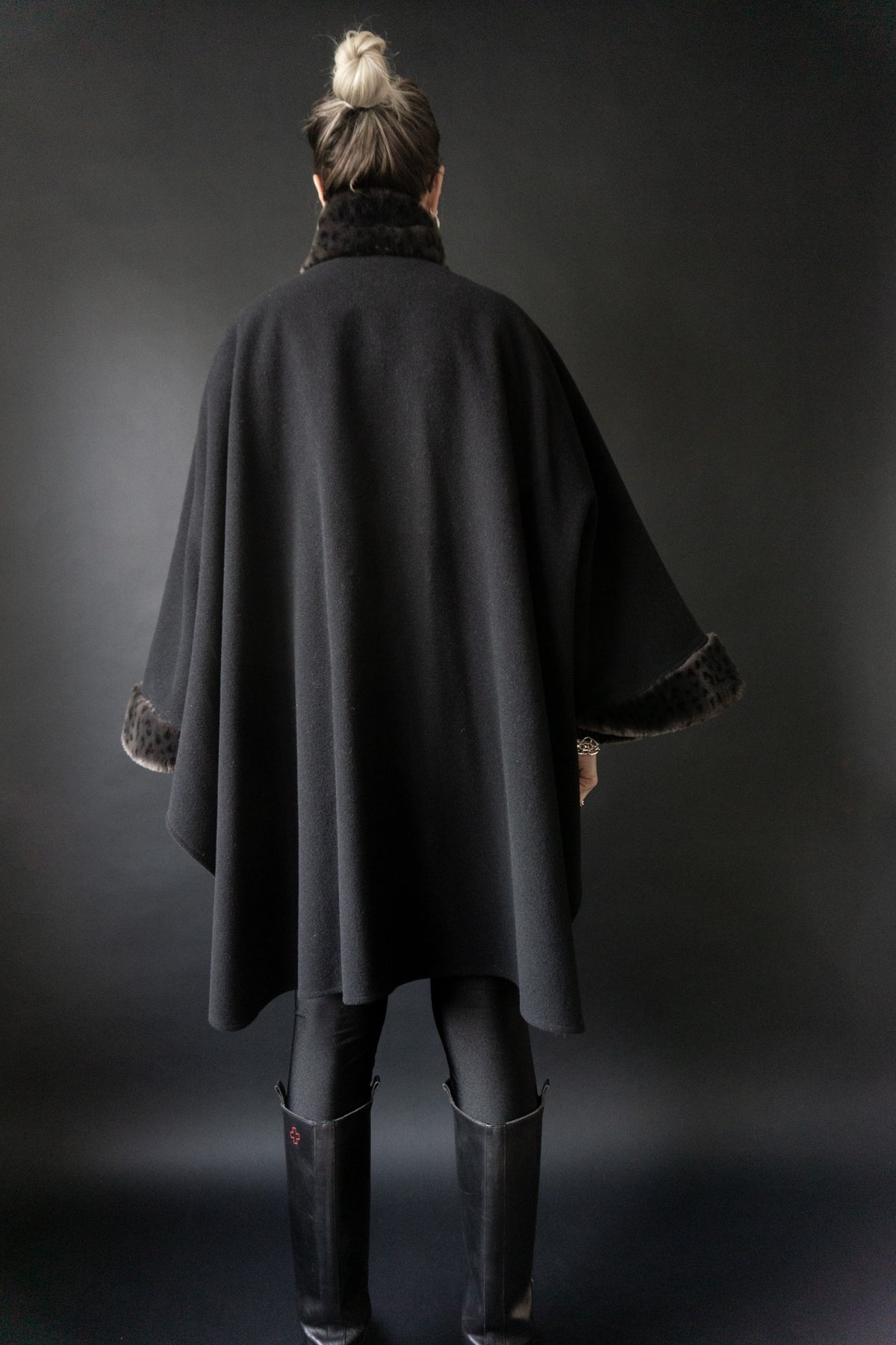 Vintage 80s Cape aus Wolle mit Kunstfellbesatz und abnehmbarem Schal, One Size