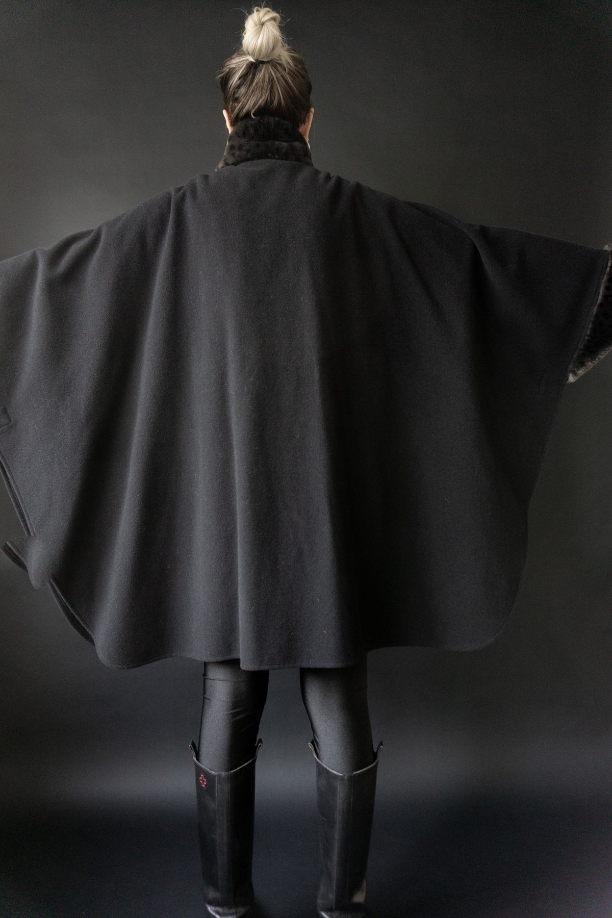 Vintage 80s Cape aus Wolle mit Kunstfellbesatz und abnehmbarem Schal, One Size