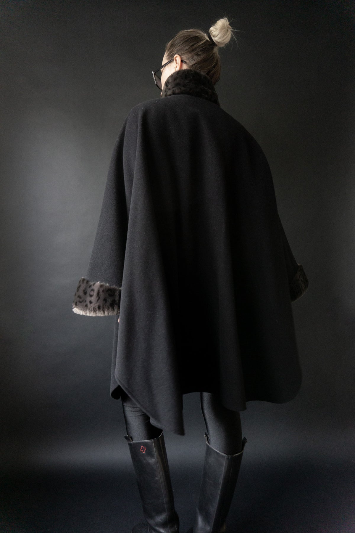 Vintage 80s Cape aus Wolle mit Kunstfellbesatz und abnehmbarem Schal, One Size