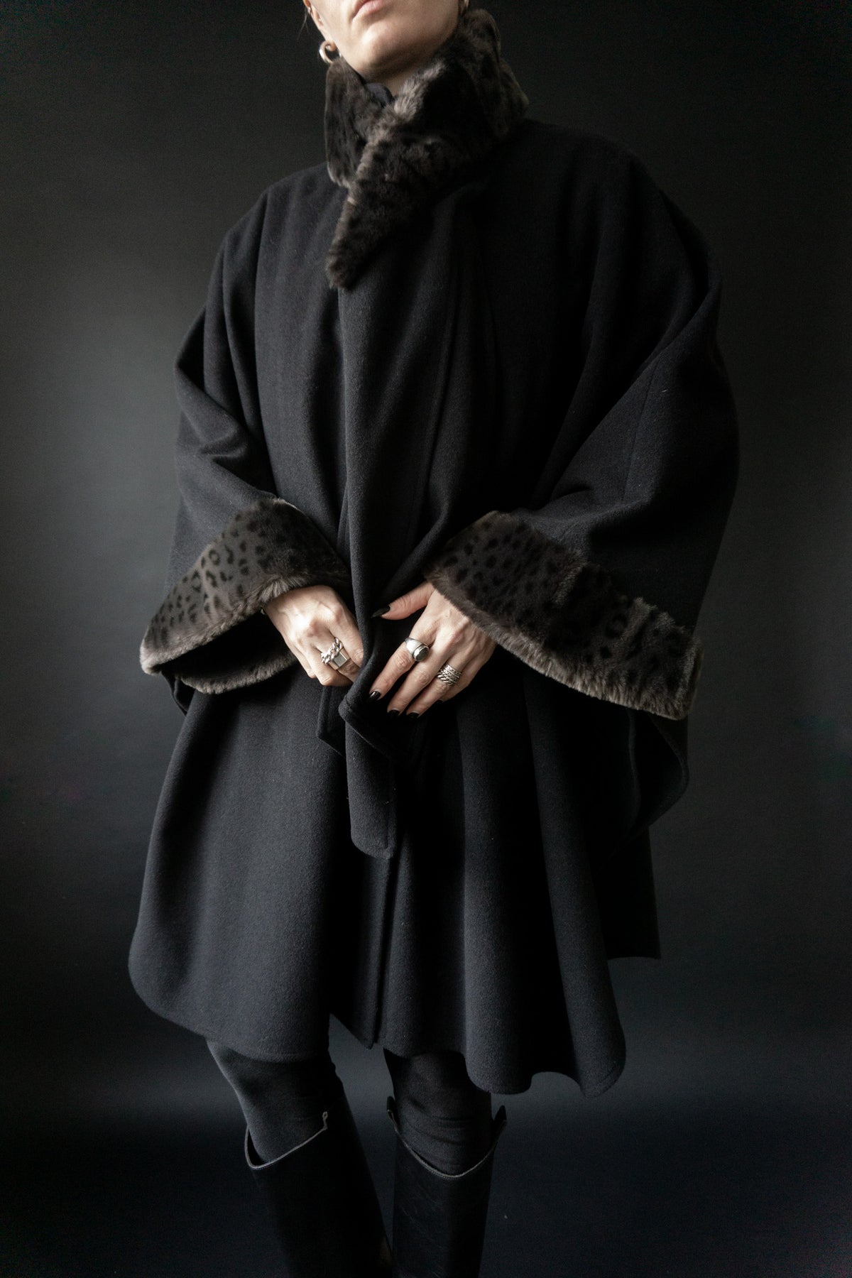 Vintage 80s Cape aus Wolle mit Kunstfellbesatz und abnehmbarem Schal, One Size