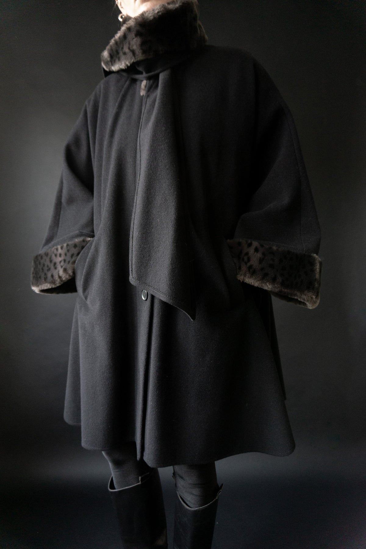 Vintage 80s Cape aus Wolle mit Kunstfellbesatz und abnehmbarem Schal, One Size