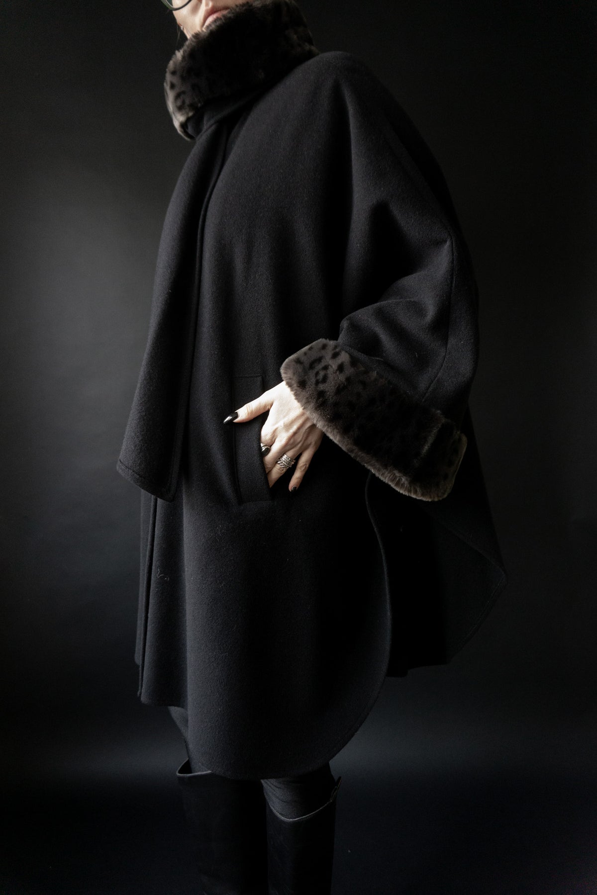 Vintage 80s Cape aus Wolle mit Kunstfellbesatz und abnehmbarem Schal, One Size