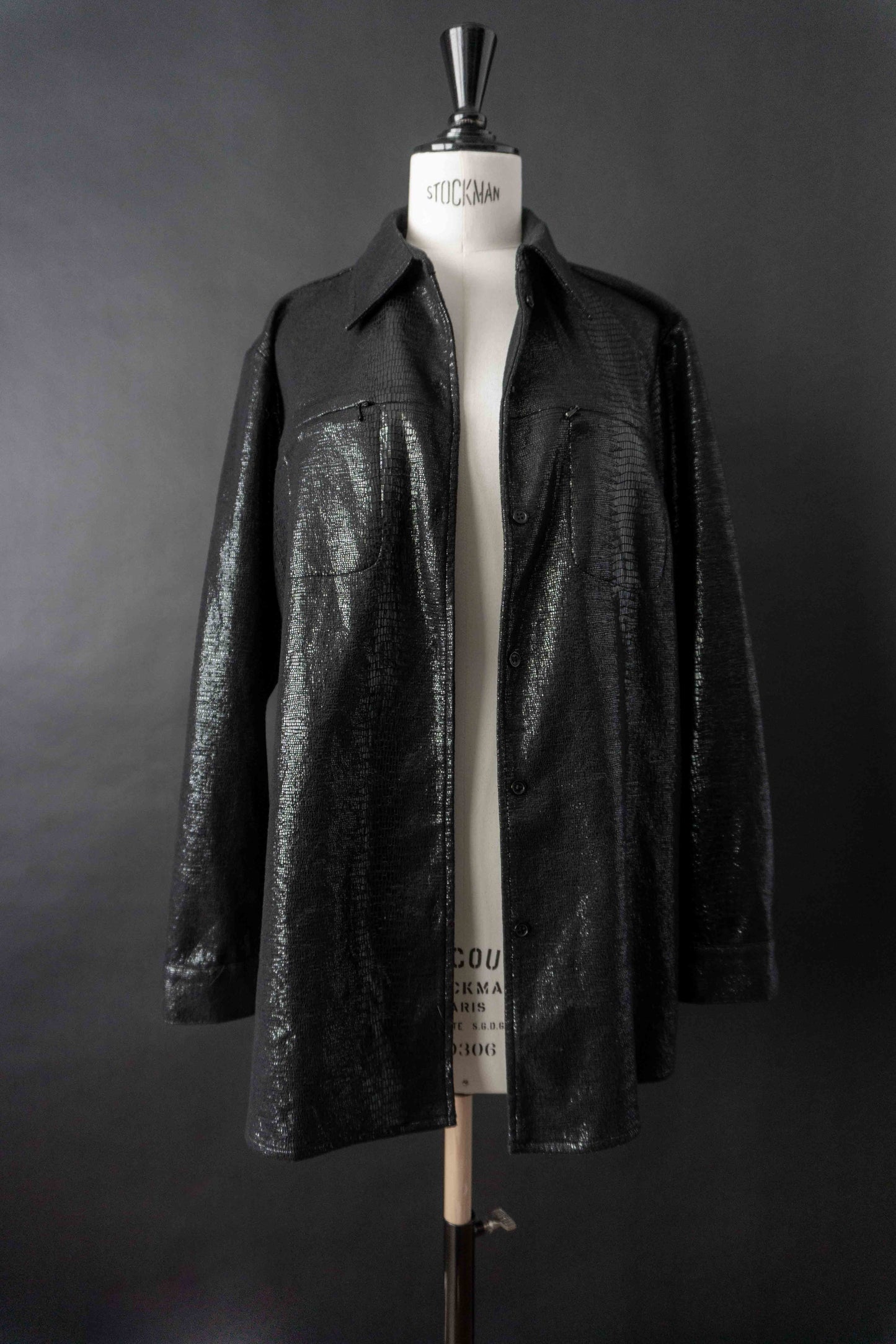 Overshirt Schwarz Kroko Shiny, M–L theplaincircle vintage