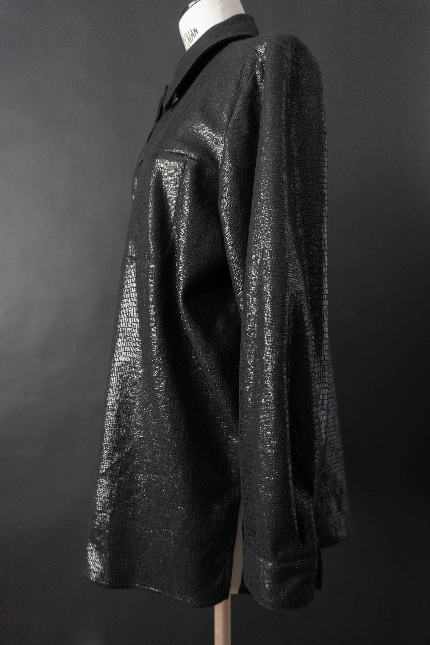 Overshirt Schwarz Kroko Shiny, M–L theplaincircle vintage