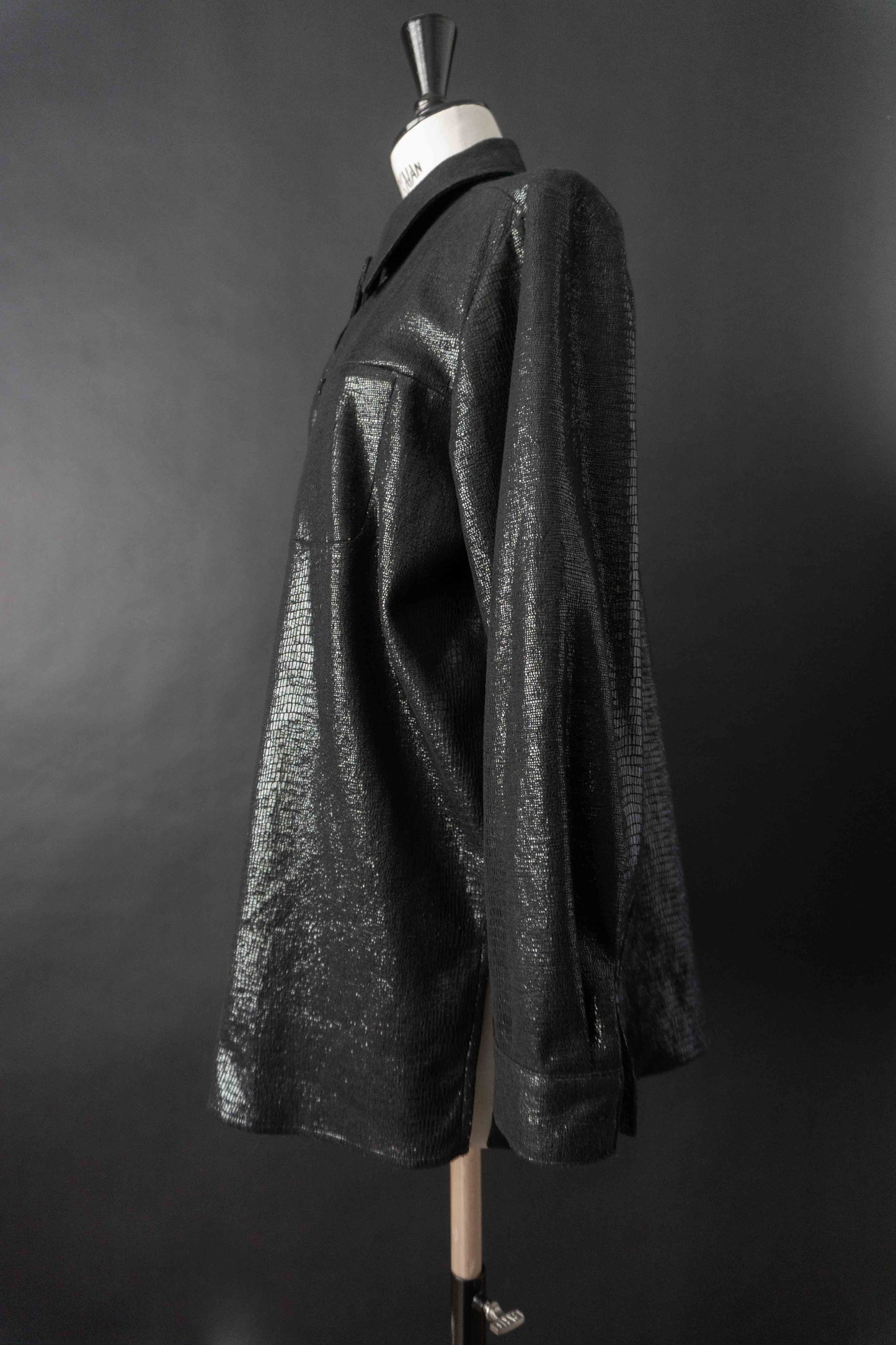 Overshirt Schwarz Kroko Shiny, M–L theplaincircle vintage
