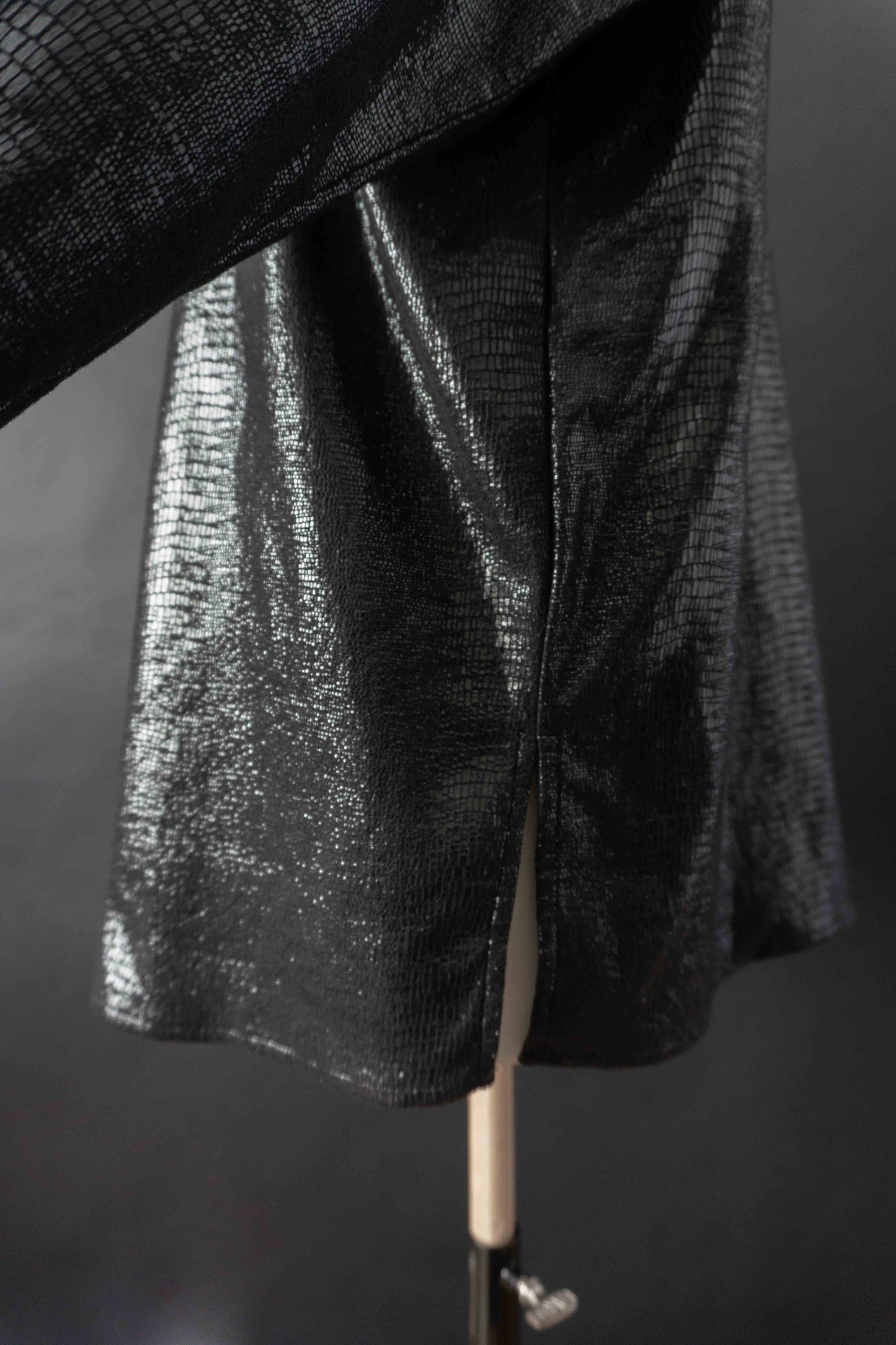 Overshirt Schwarz Kroko Shiny, M–L theplaincircle vintage