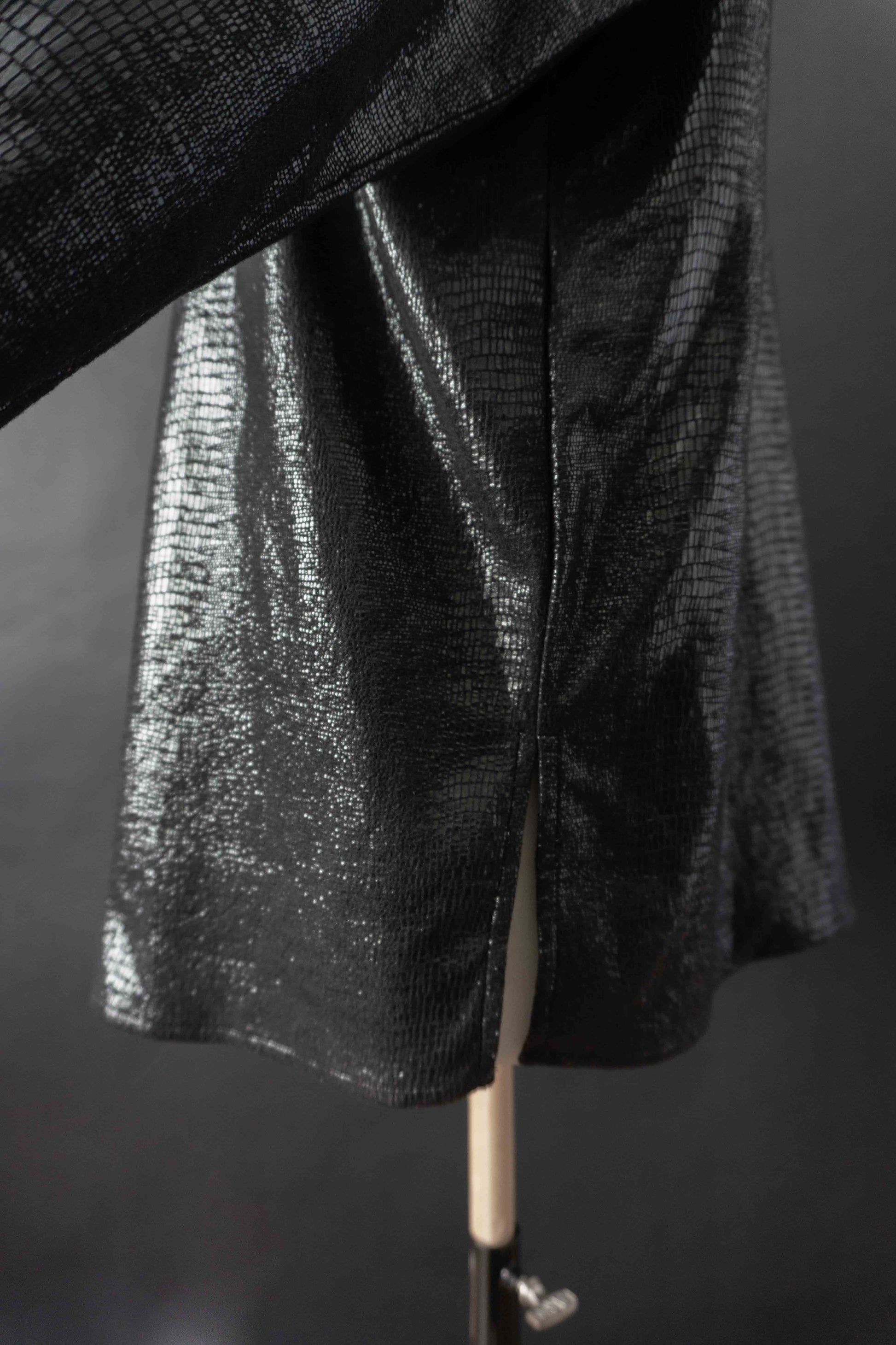Overshirt Schwarz Kroko Shiny, M–L theplaincircle vintage