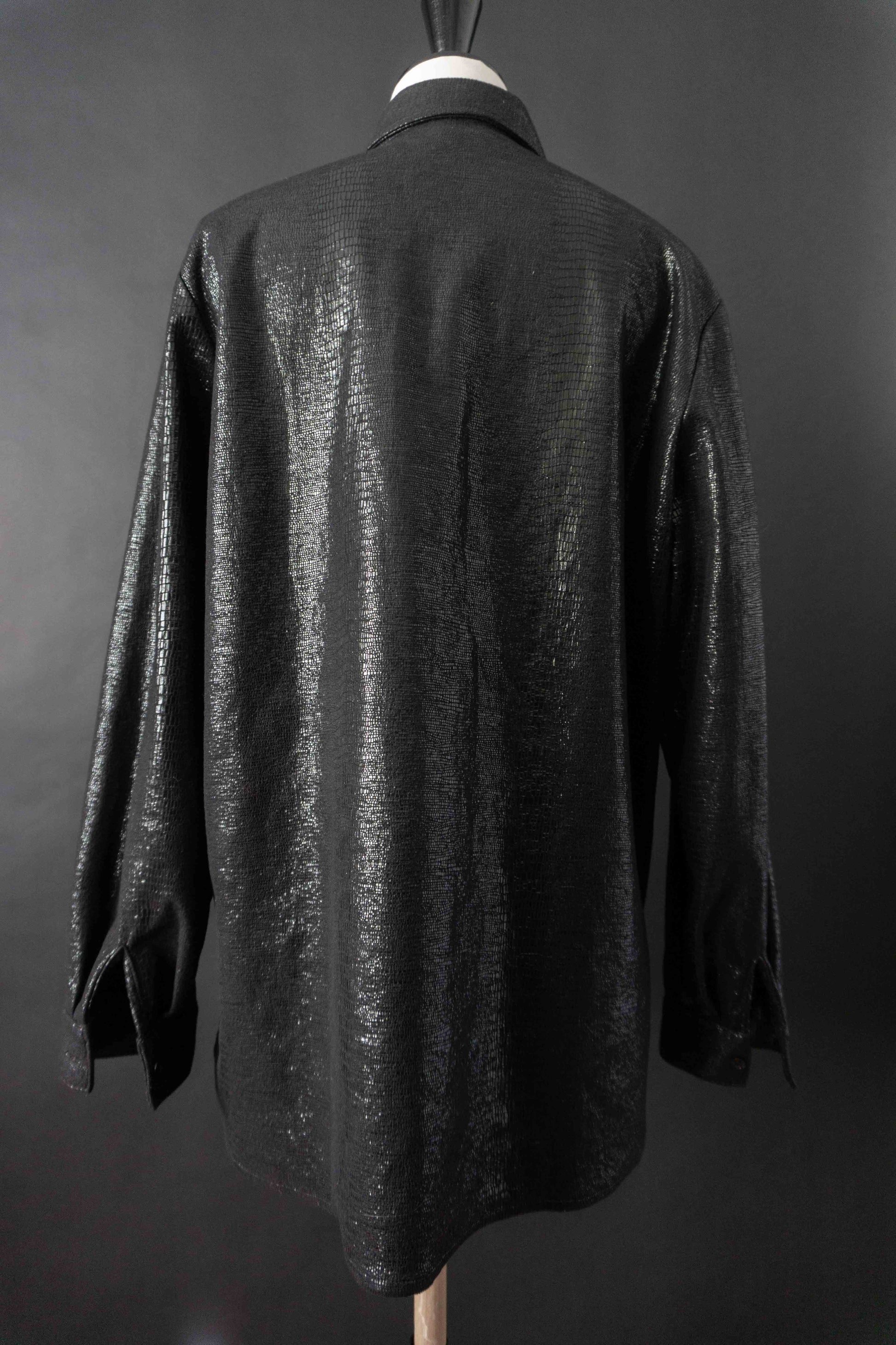Overshirt Schwarz Kroko Shiny, M–L theplaincircle vintage