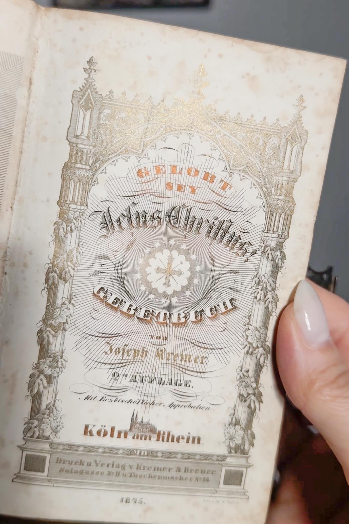 Antikes Gebetbuch von 1845 mit Metallschließe theplaincircle vintage
