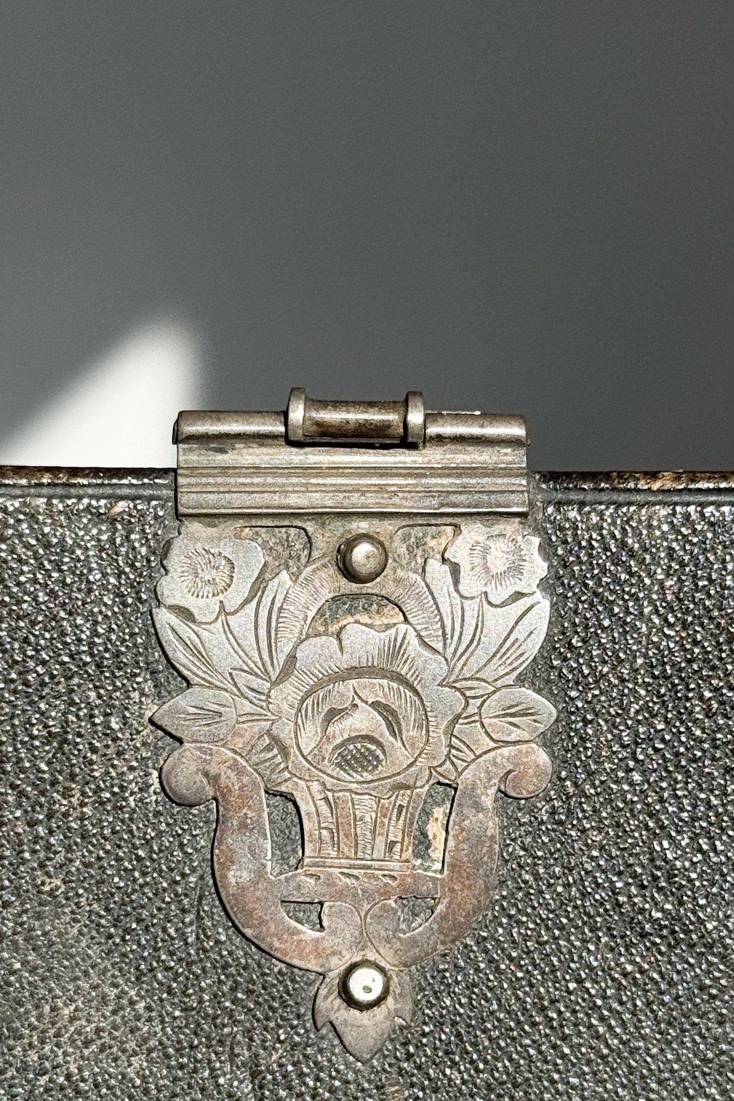 Antikes Gebetbuch von 1845 mit Metallschließe theplaincircle vintage