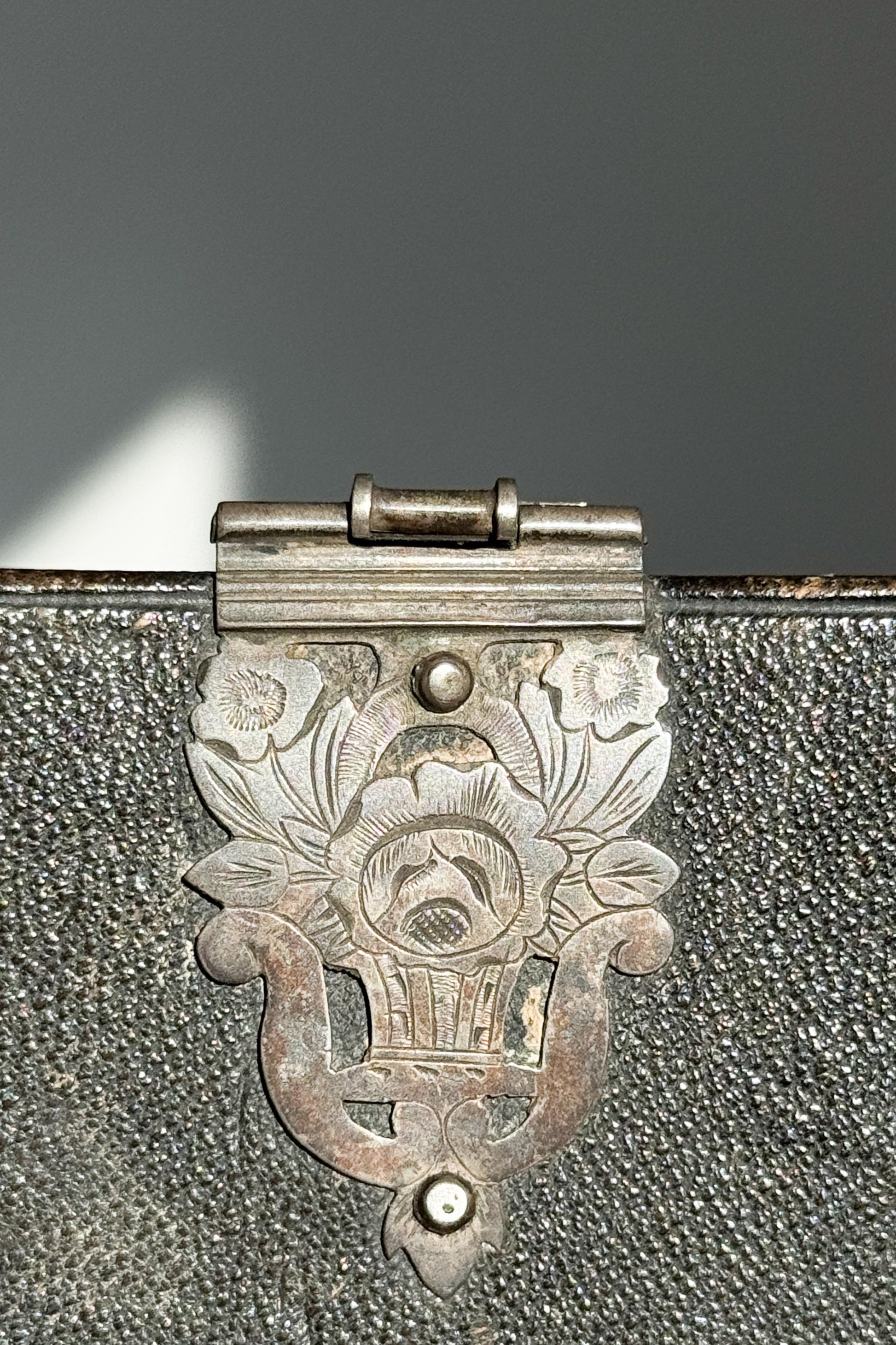 Antikes Gebetbuch von 1845 mit Metallschließe theplaincircle vintage