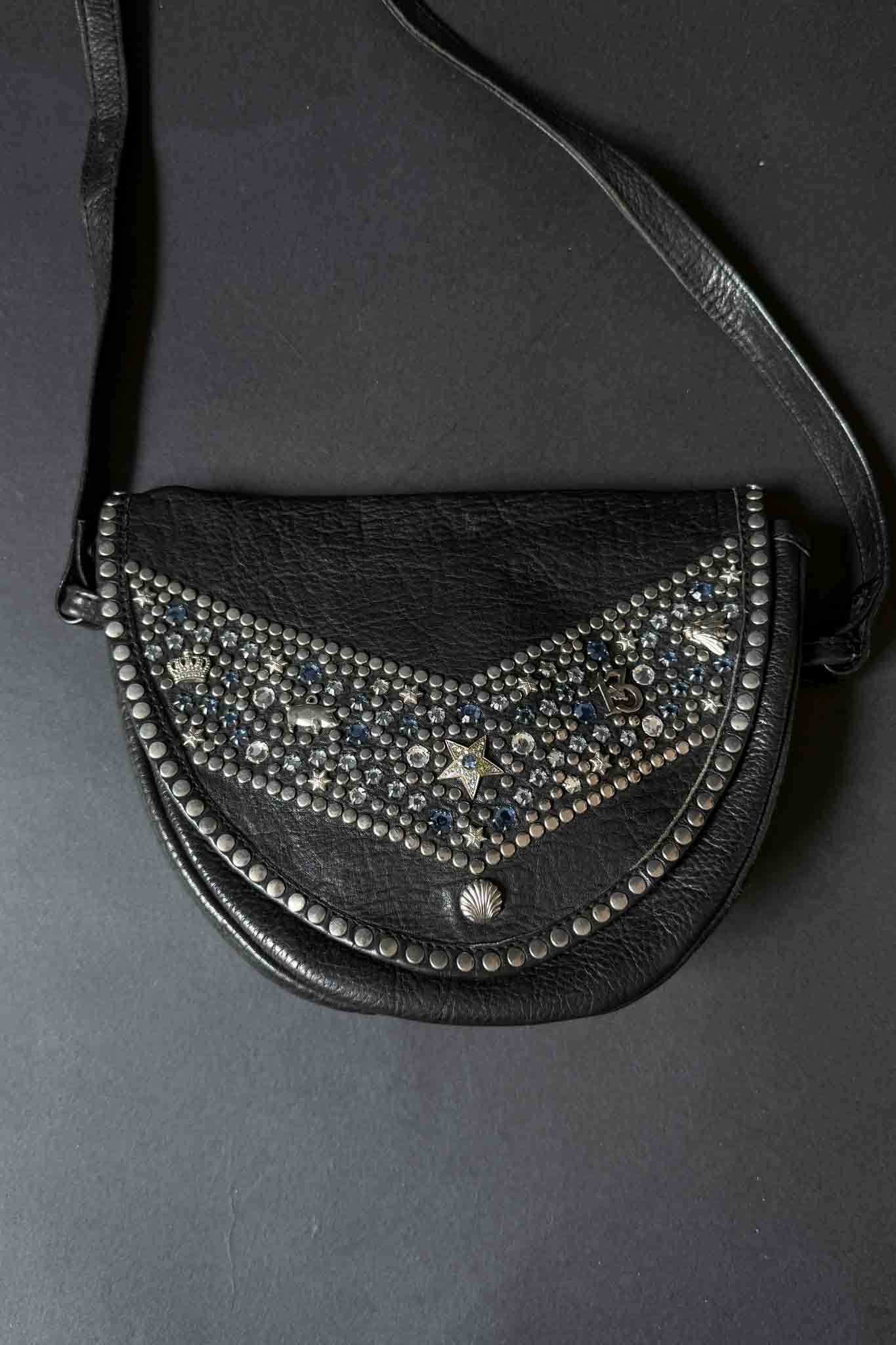 Kolster Halfmoon Bag mit blauen Strasssteinen & silberner Hardware