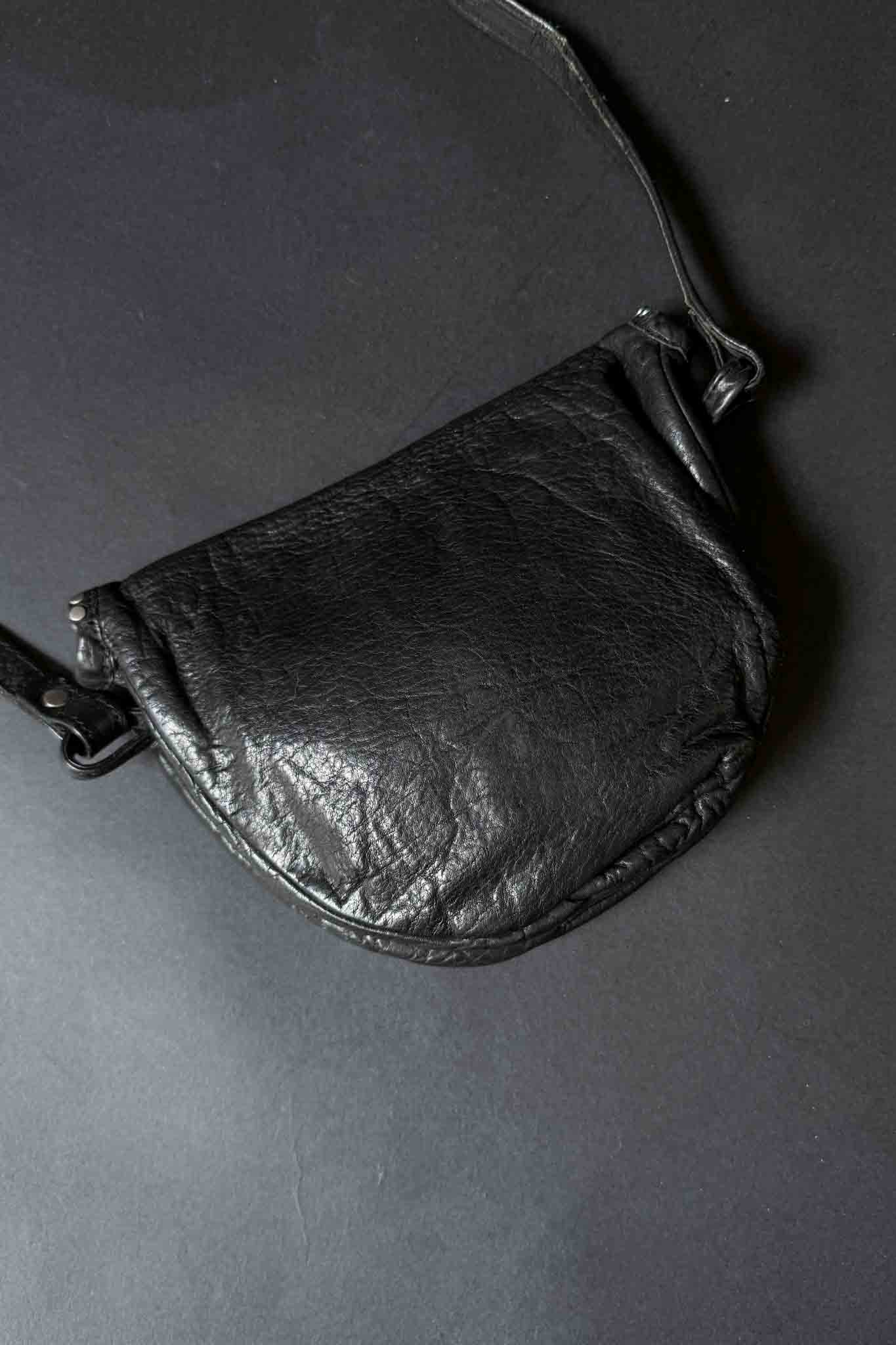 Kolster Halfmoon Bag mit blauen Strasssteinen & silberner Hardware