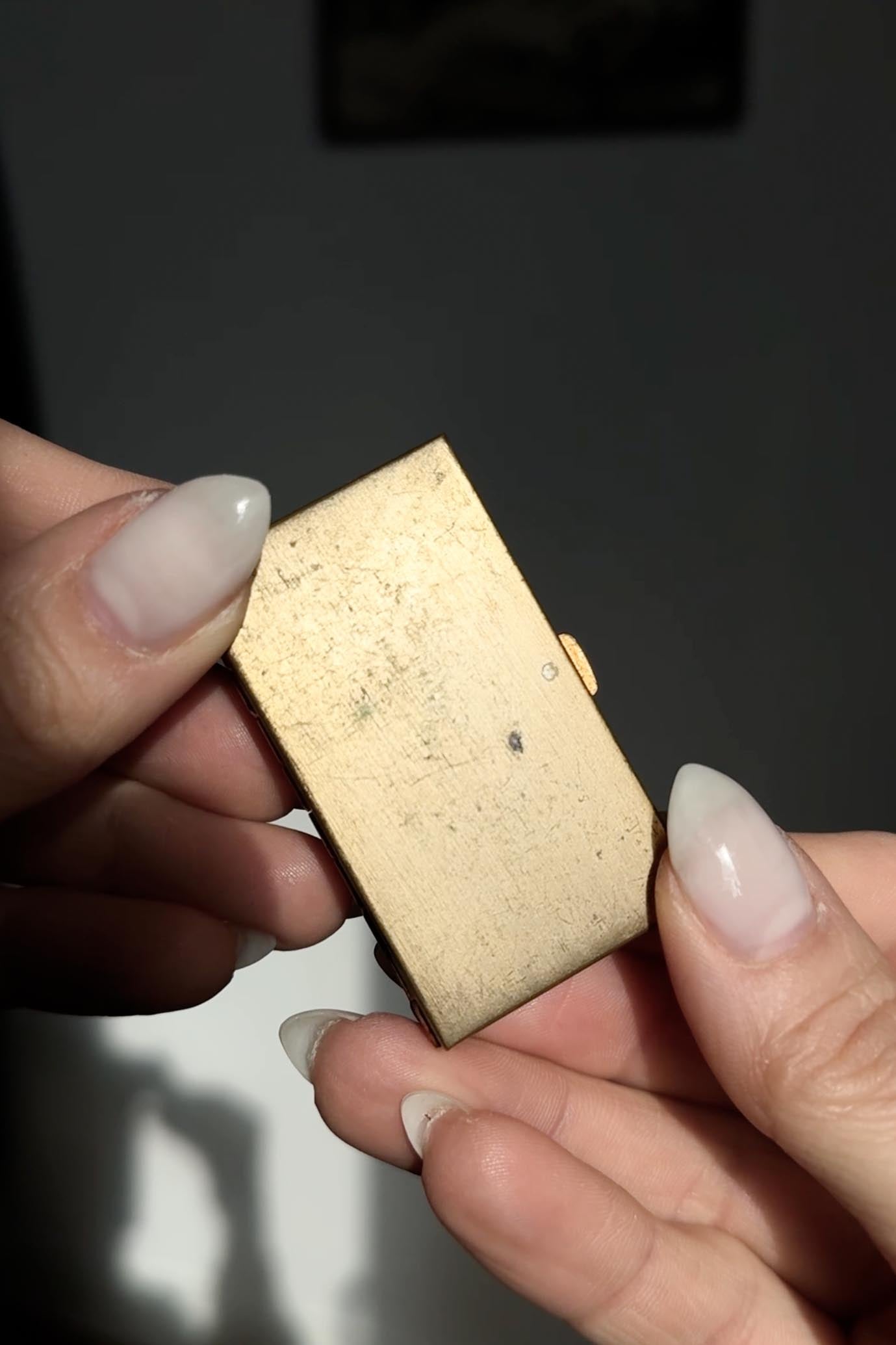 Kleine Vintage Metallschatulle mit Gravur theplaincircle vintage
