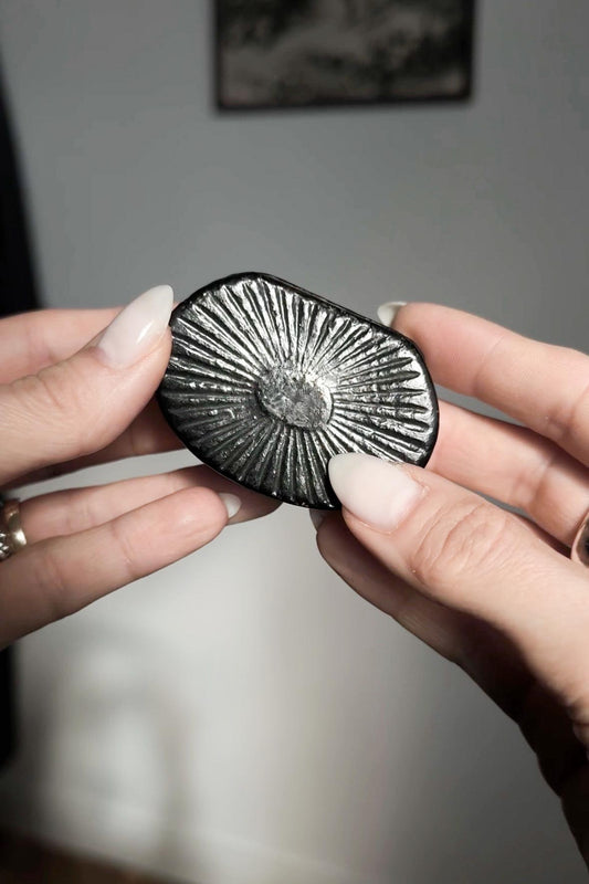 Antike schwarze Schatulle aus Pappmaché theplaincircle vintage